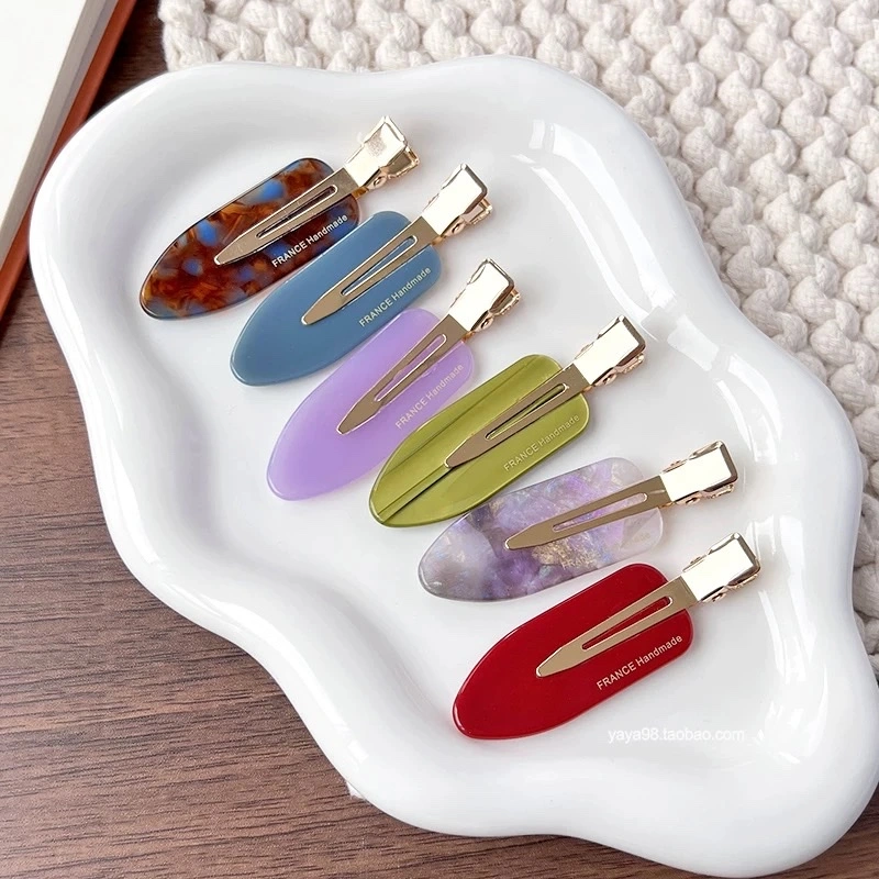 This is a special hair accessory for children. It comes with a hair bun, a nylon hair band and a hair accessory. The integrated design makes it easy to create a sweet hairstyle detail image 2