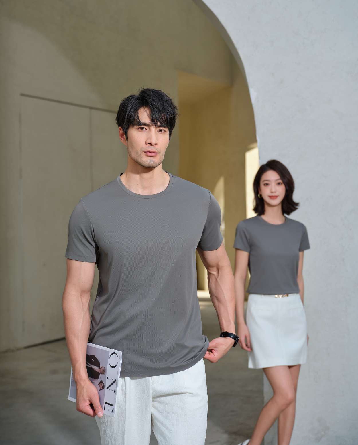 Cross-border high-quality 5A100 brocade ammonia seamless solid color round neck seamless, high-end quick-drying ice cool silk men's short-sleeved, high-end occasion men's casual wear, comfortable, breathable and fashionable new style