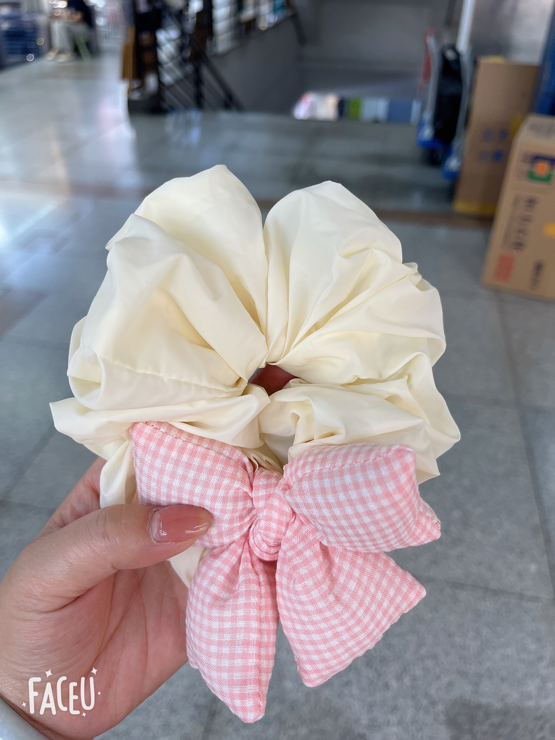 Korean-style fashionable, simple and trendy checked bow tie large intestine hair band, available in multiple colors Item Picture