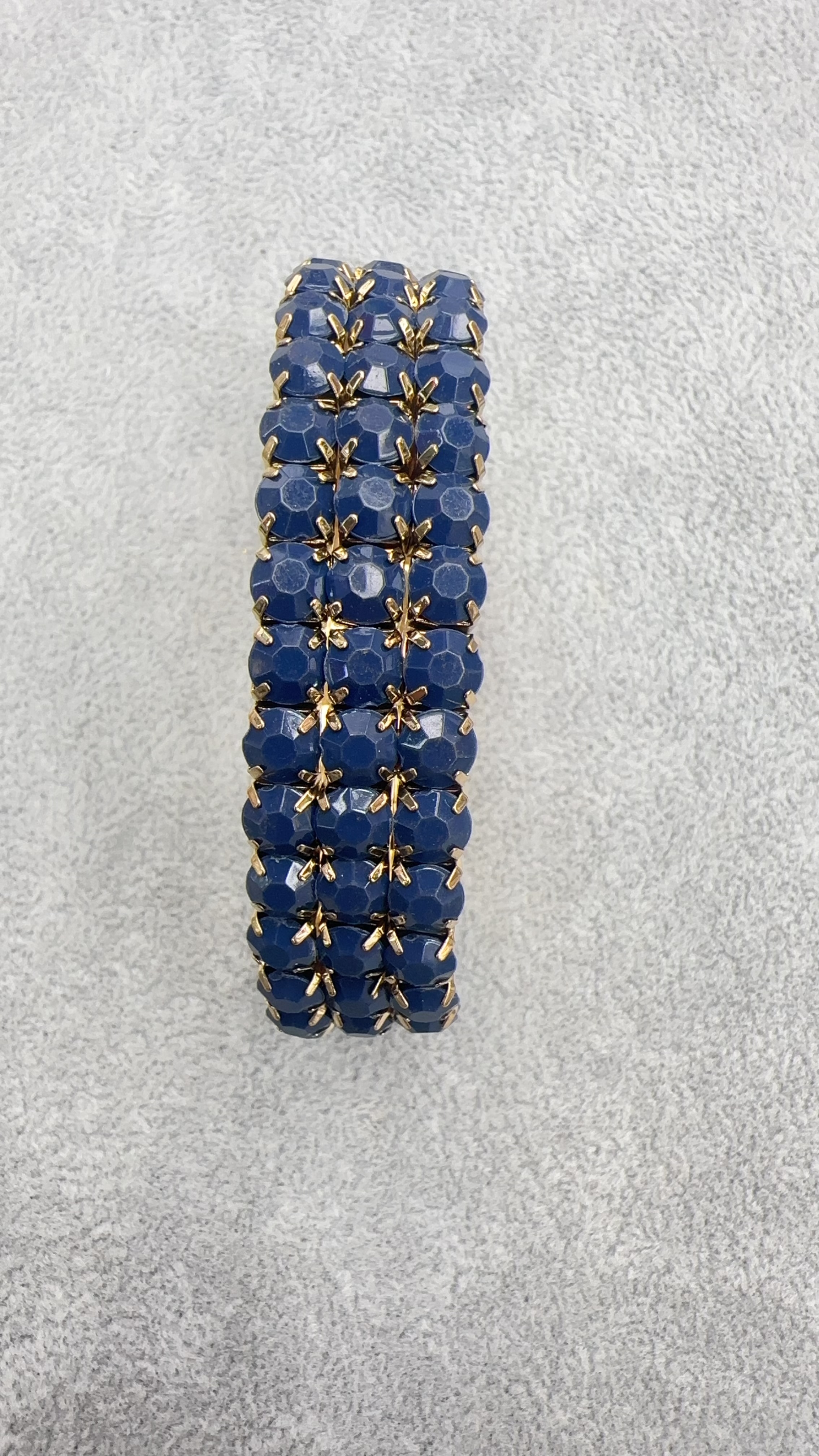 Trendy manufacturer direct sales multi-layer fresh and delicate bracelet for women, exaggerated 3-row elastic multi-strand acrylic color bracelet detail image 6
