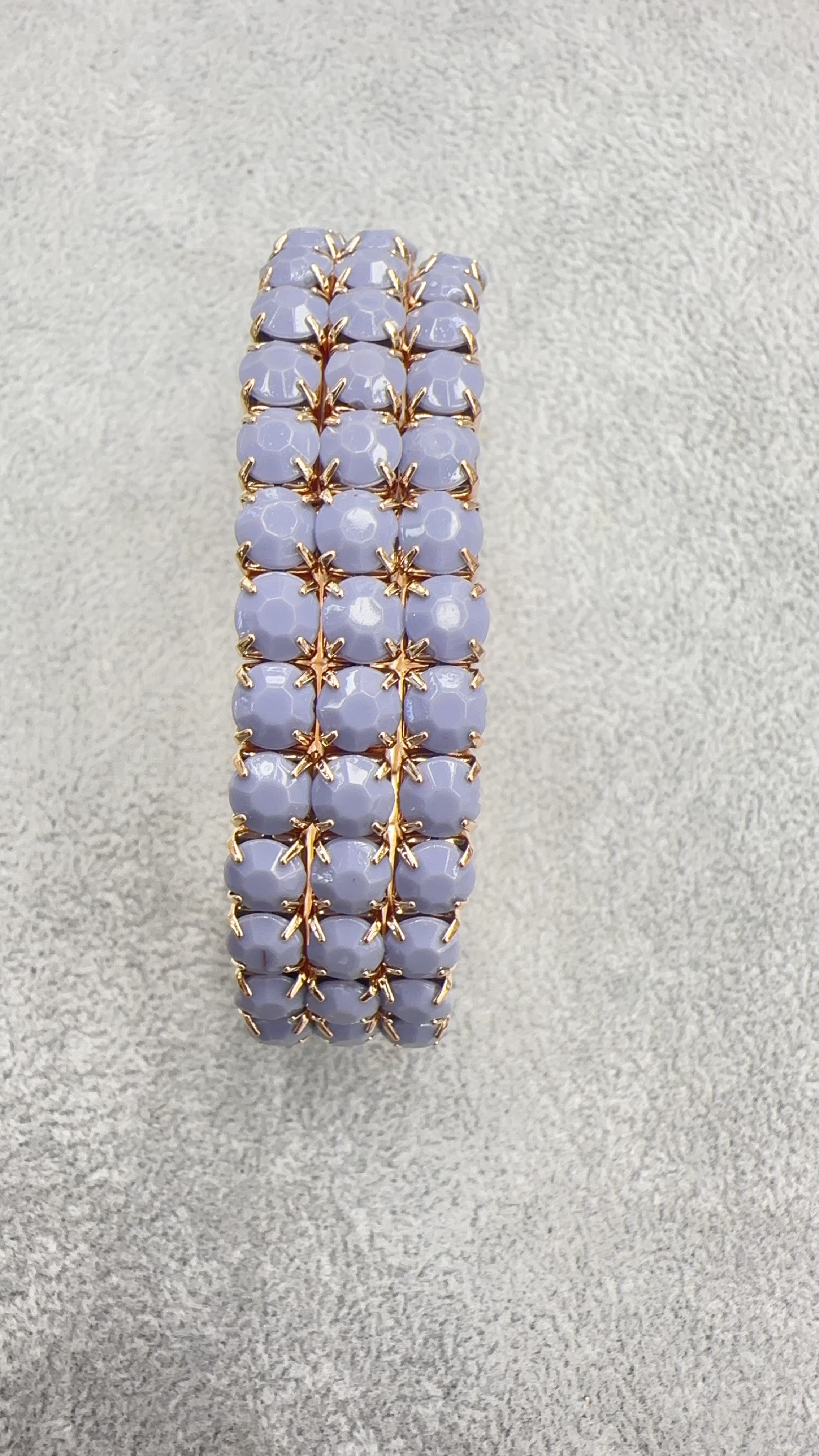 Trendy manufacturer direct sales multi-layer fresh and delicate bracelet for women, exaggerated 3-row elastic multi-strand acrylic color bracelet detail image 3