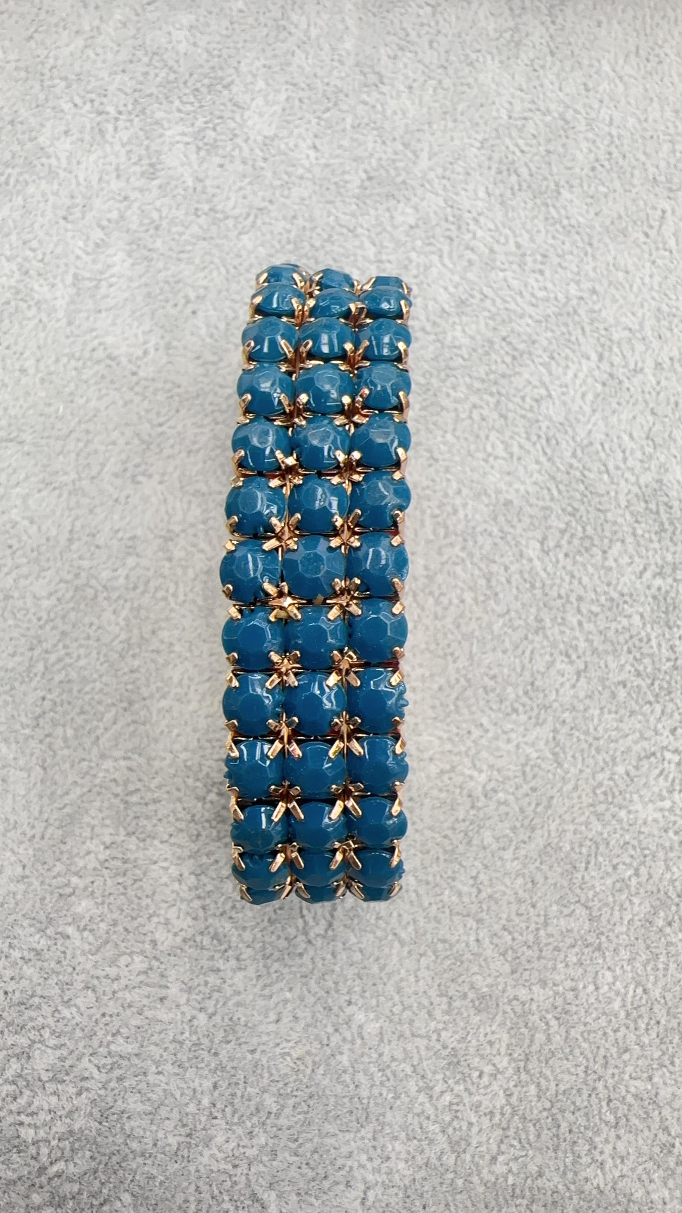 Trendy manufacturer direct sales multi-layer fresh and delicate bracelet for women, exaggerated 3-row elastic multi-strand acrylic color bracelet detail image 8