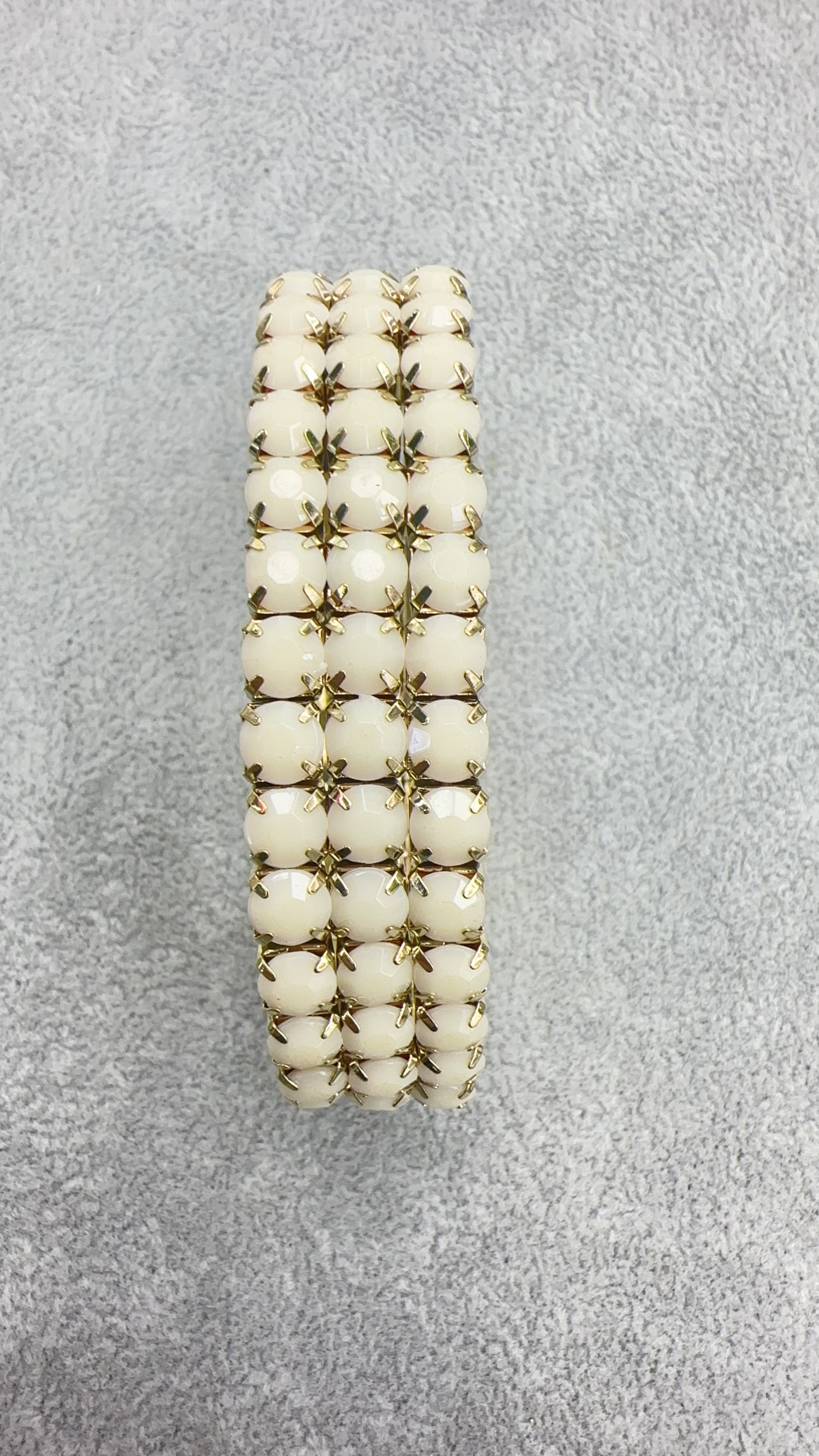 Trendy manufacturer direct sales multi-layer fresh and delicate bracelet for women, exaggerated 3-row elastic multi-strand acrylic color bracelet detail image 15
