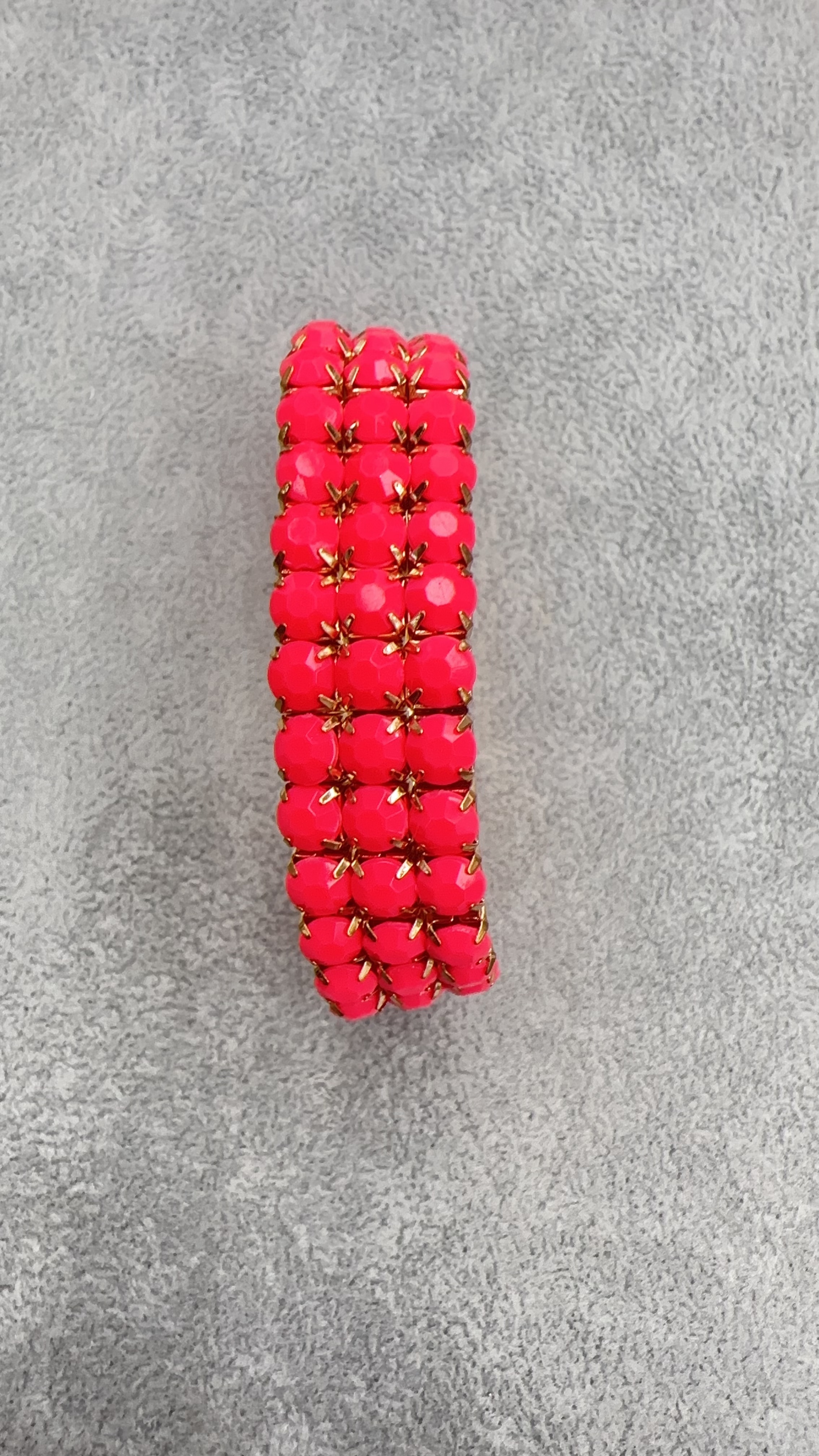 Trendy manufacturer direct sales multi-layer fresh and delicate bracelet for women, exaggerated 3-row elastic multi-strand acrylic color bracelet detail image 7