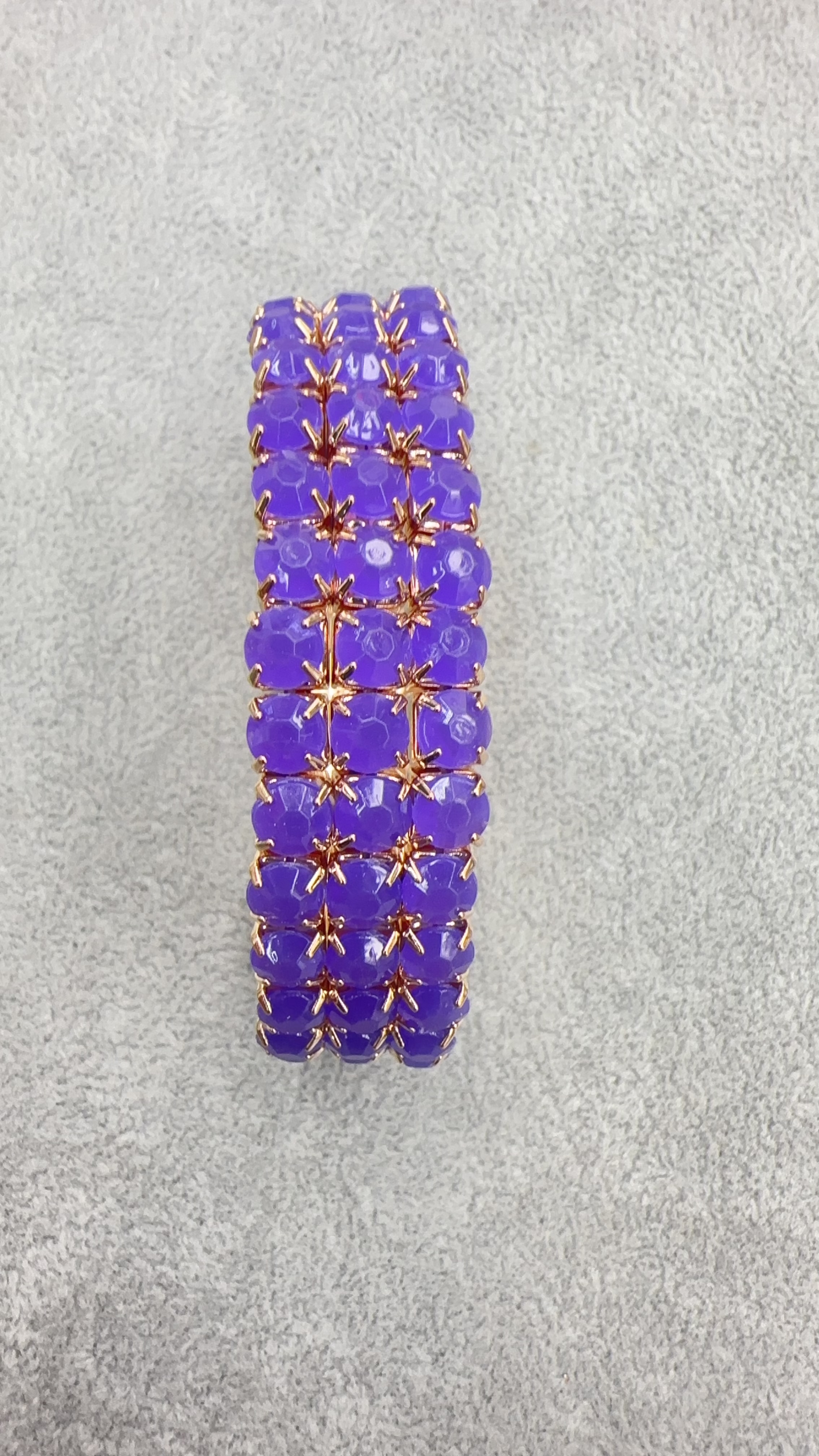 Trendy manufacturer direct sales multi-layer fresh and delicate bracelet for women, exaggerated 3-row elastic multi-strand acrylic color bracelet detail image 14