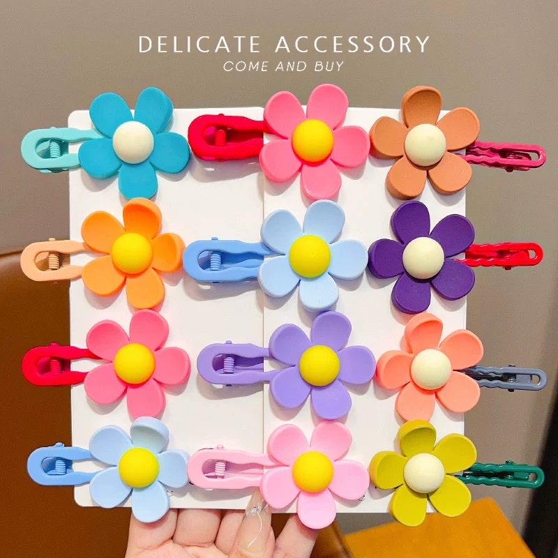 The Furniture brand's plush headwear and rubber bands are cute in style, simple and fashionable. The hair accessories are soft, comfortable, durable and won't damage your hair Application Scenario