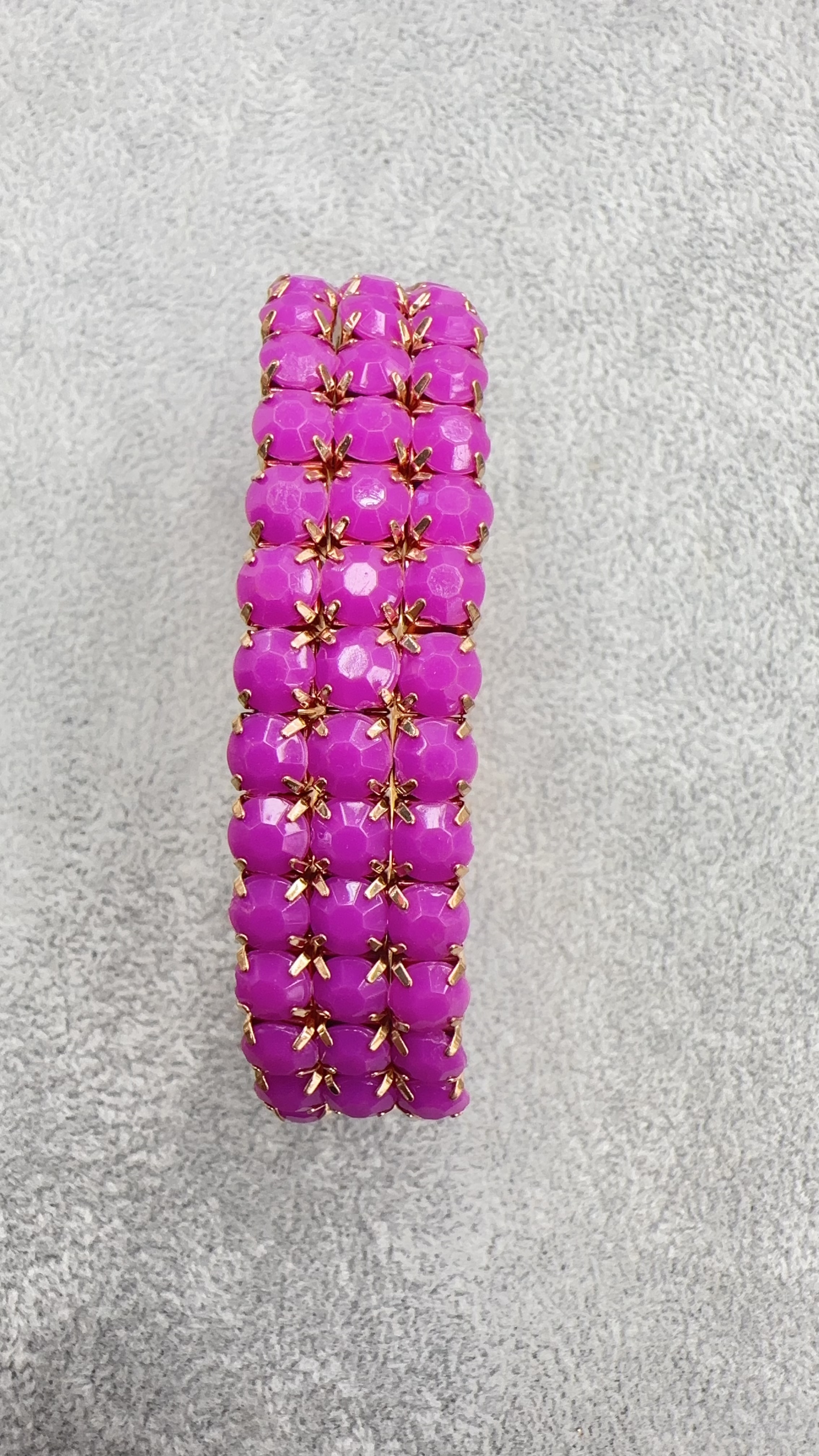 Trendy manufacturer direct sales multi-layer fresh and delicate bracelet for women, exaggerated 3-row elastic multi-strand acrylic color bracelet