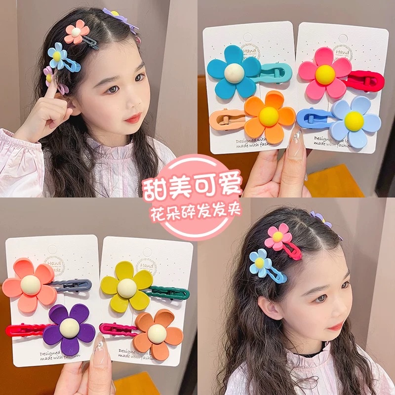 The Furniture brand's plush headwear and rubber bands are cute in style, simple and fashionable. The hair accessories are soft, comfortable, durable and won't damage your hair details Picture