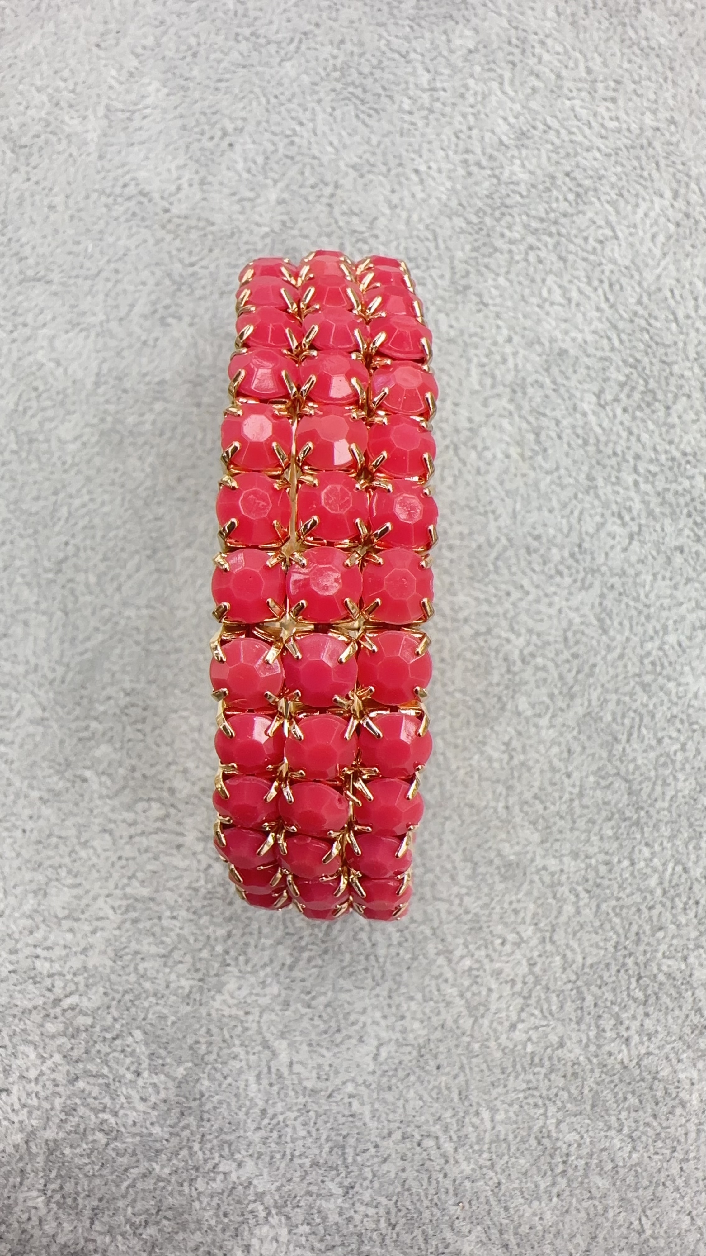 Trendy manufacturer direct sales multi-layer fresh and delicate bracelet for women, exaggerated 3-row elastic multi-strand acrylic color bracelet detail image 12