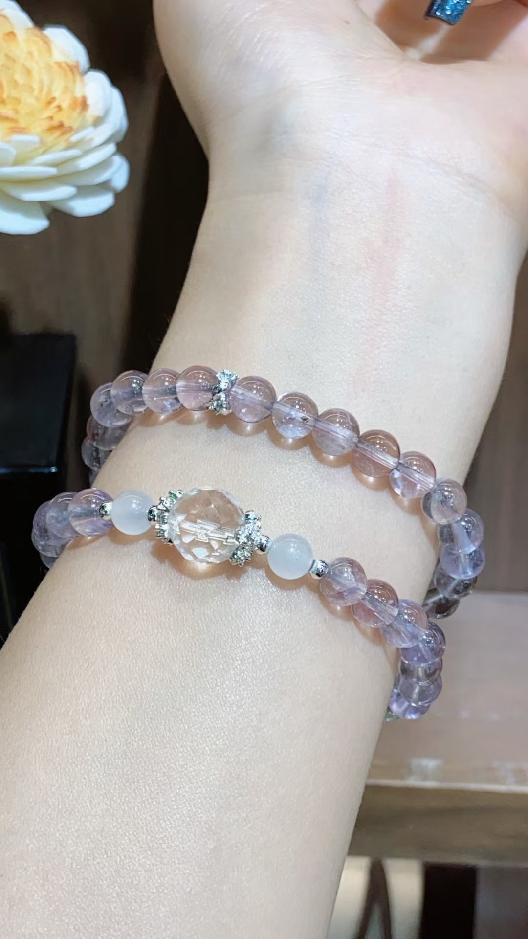 ✨紫水晶：神秘能量的守护者～
	
🌸紫水晶寓意幸福平安
紫水晶在我国传统的玉石文化中有着悠久的历史，象征着幸福平安细节图