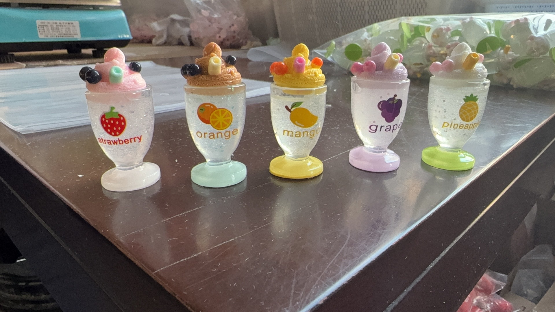 树脂配件树脂花鞋花饰品配件手机链挂件白底实物图