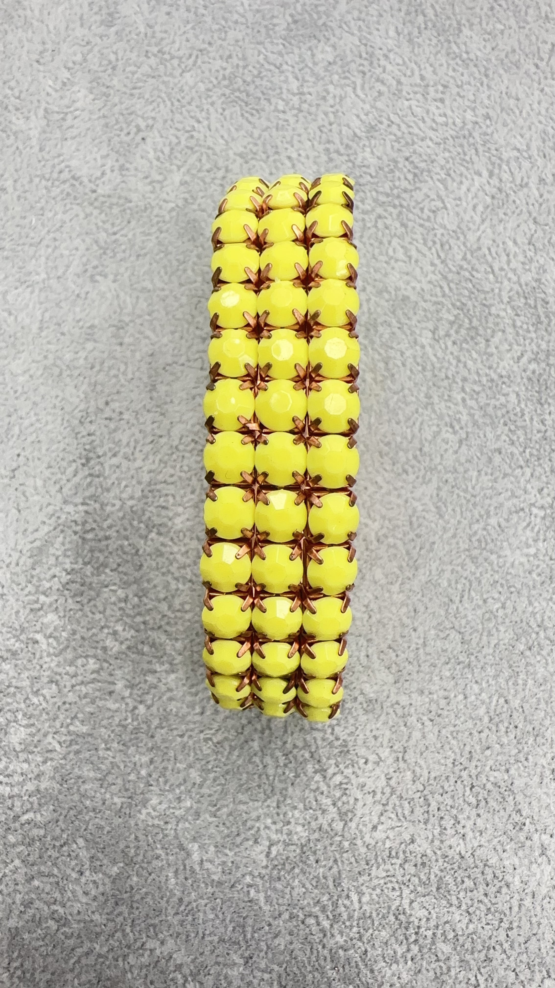 Trendy manufacturer direct sales multi-layer fresh and delicate bracelet for women, exaggerated 3-row elastic multi-strand acrylic color bracelet detail image 10