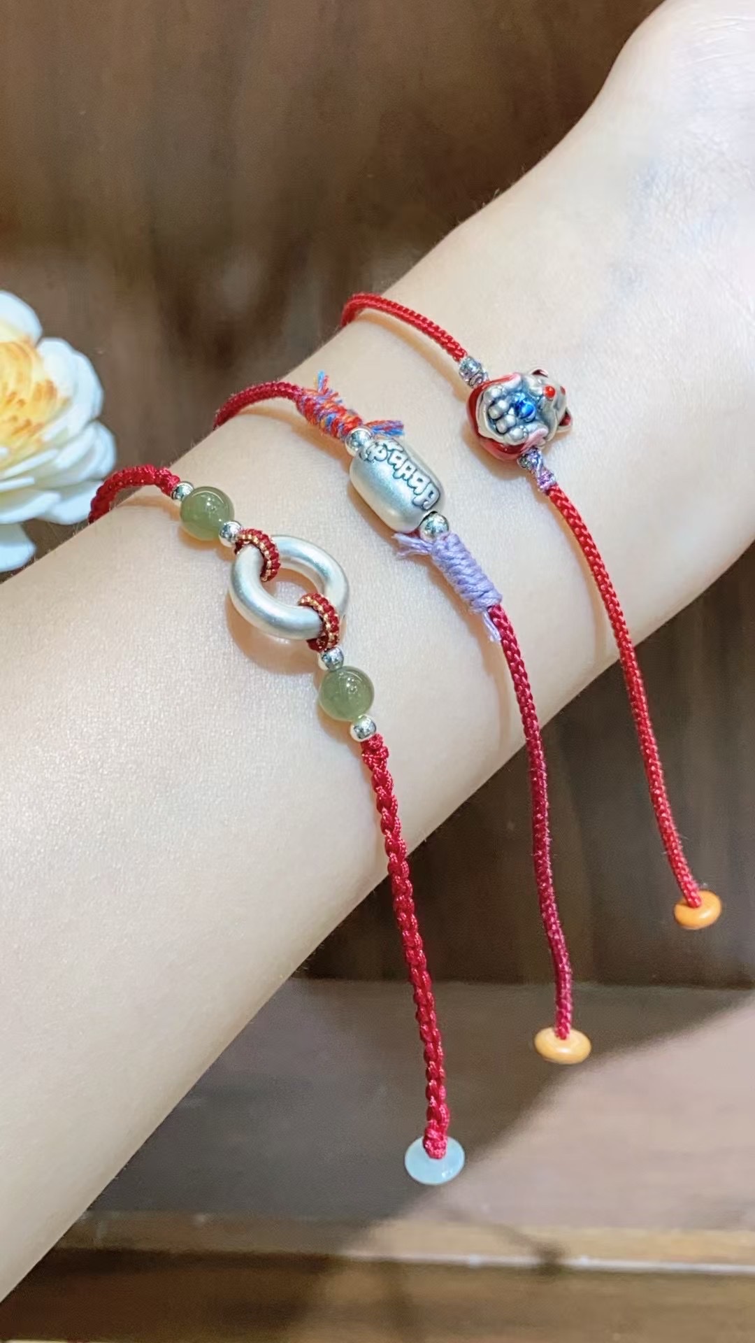 夏日必备足银小红绳｜看着一篇就够了
哈喽姐妹们～足银999小手绳来喽～
按顺序手绳顺序从下到下
