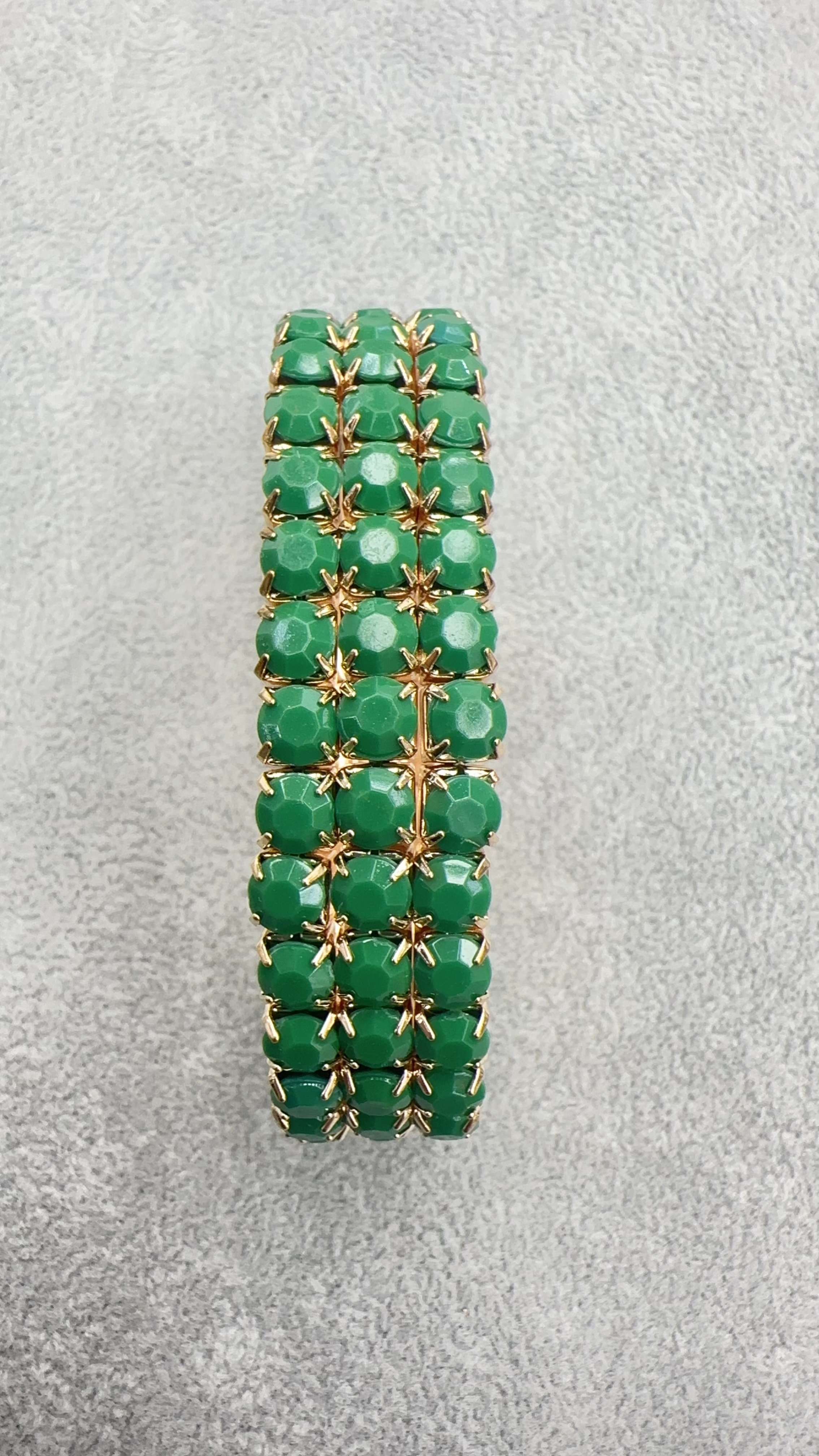 Trendy manufacturer direct sales multi-layer fresh and delicate bracelet for women, exaggerated 3-row elastic multi-strand acrylic color bracelet detail image 2