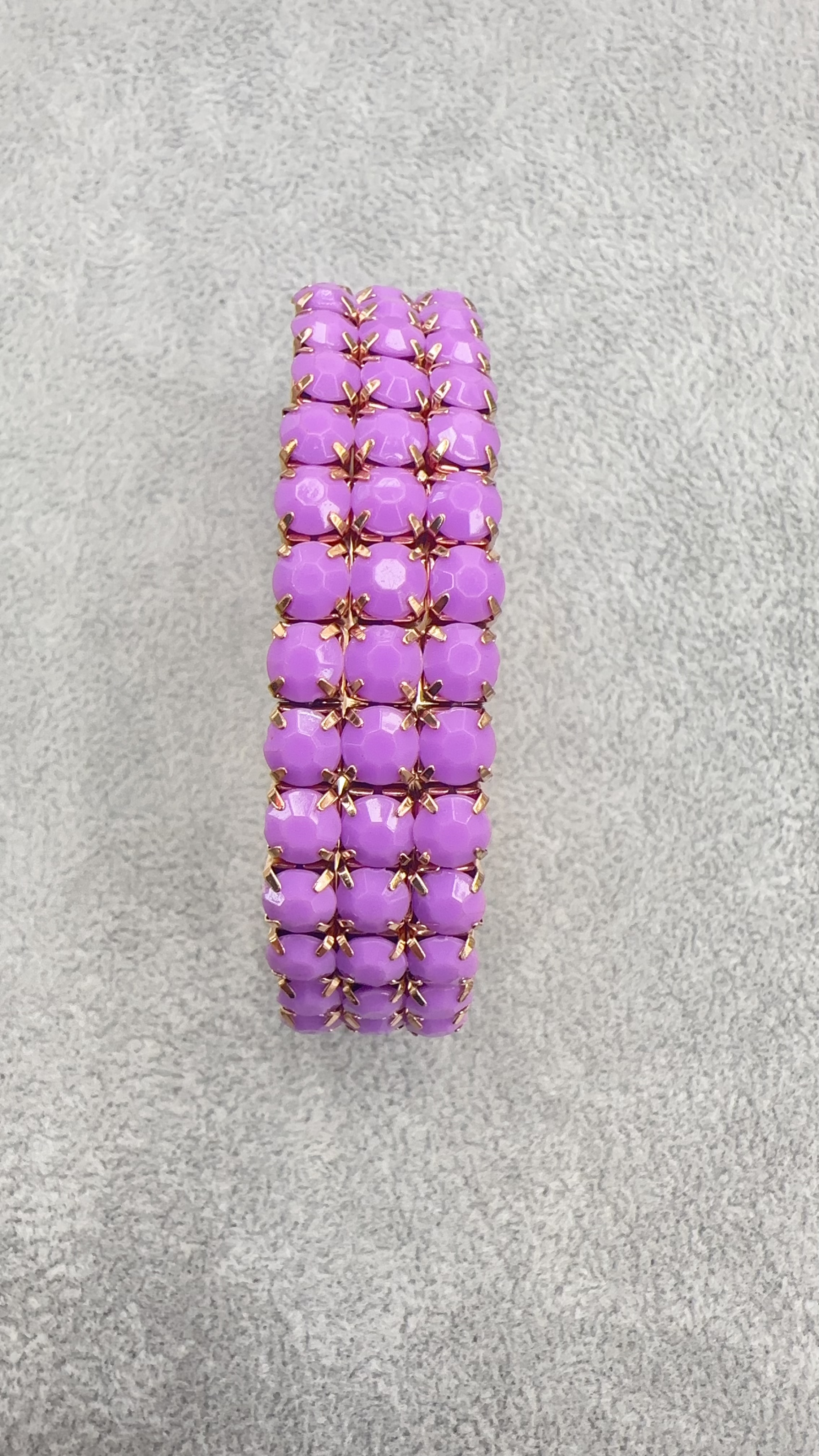 Trendy manufacturer direct sales multi-layer fresh and delicate bracelet for women, exaggerated 3-row elastic multi-strand acrylic color bracelet detail image 9