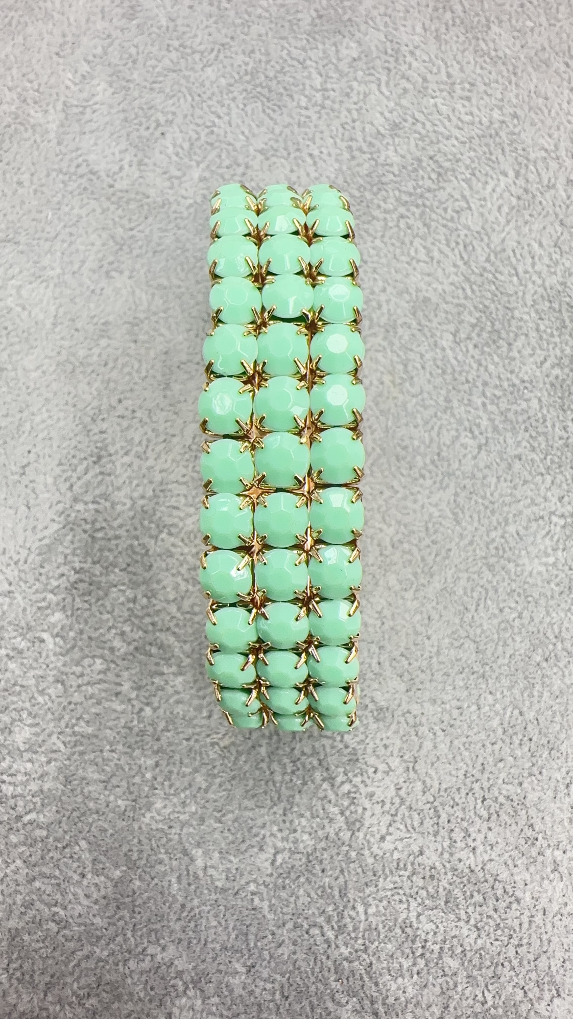 Trendy manufacturer direct sales multi-layer fresh and delicate bracelet for women, exaggerated 3-row elastic multi-strand acrylic color bracelet detail image 11