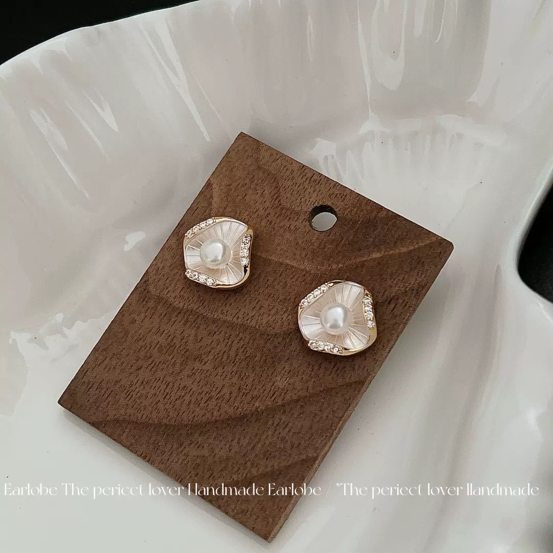 Yabidai Classic Beauty New Chinese style freshwater Pearl Zircon stud earrings, fairy-like high-end feel, 2025 new light luxury and versatile earrings Application Scenario