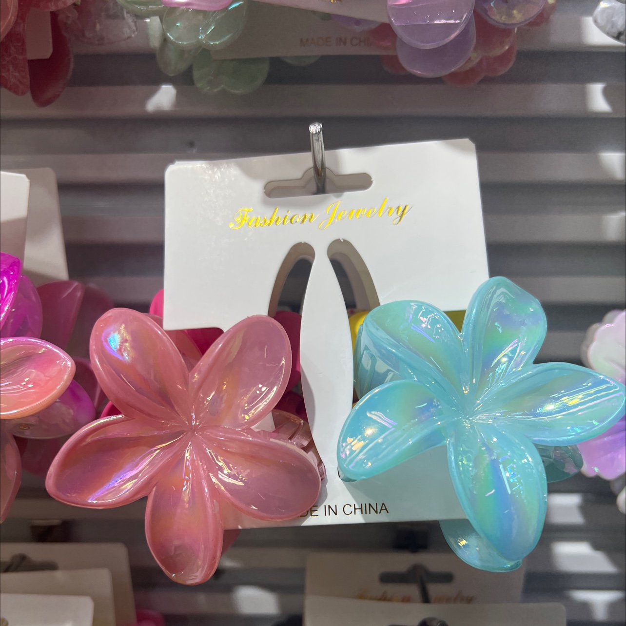 Ab色鸡蛋花发夹亚克力饰品发夹头饰发饰抓夹产品图