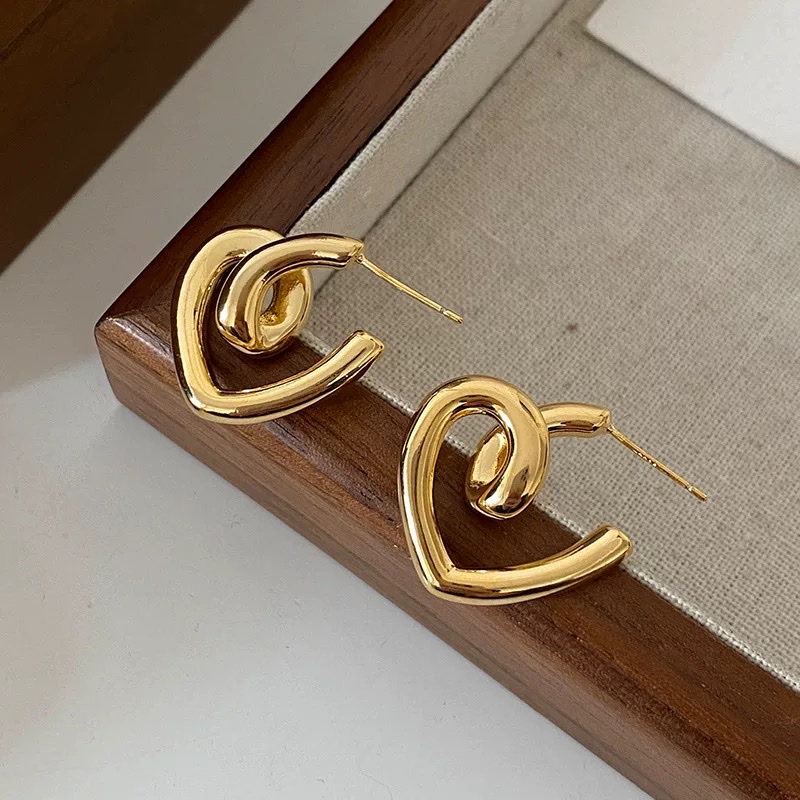 قرط الحب الذهبي والفضي الفريد من نوعه، وهو عبارة عن أزواج من الأقراط المذاقة بالفتاة Item Picture