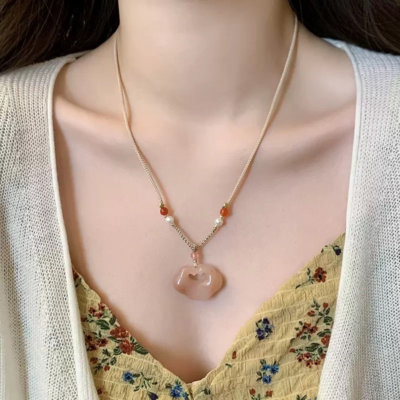 2025新款新中式祥云如意锁项链女轻奢小众锁骨链吊坠编绳粉色颈链