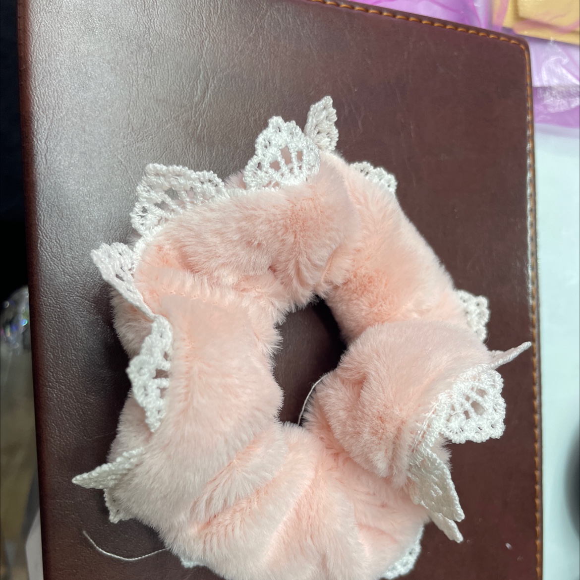 小鸭饰品，3469店铺，本产品专用绦纶丝织面料…质感柔软舒适，做工精致，主要销往非洲地区为主，时尚潮流，简洁大气，主流文