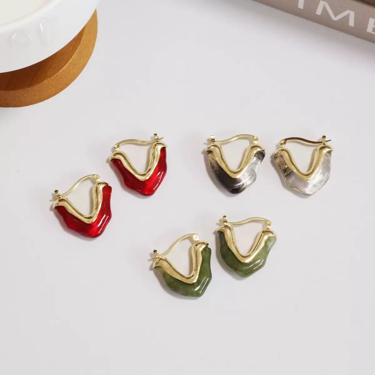 欧美时尚简约法式复古耳饰美拉德琥珀色18K金色三角几何耳环
大海螺细节图