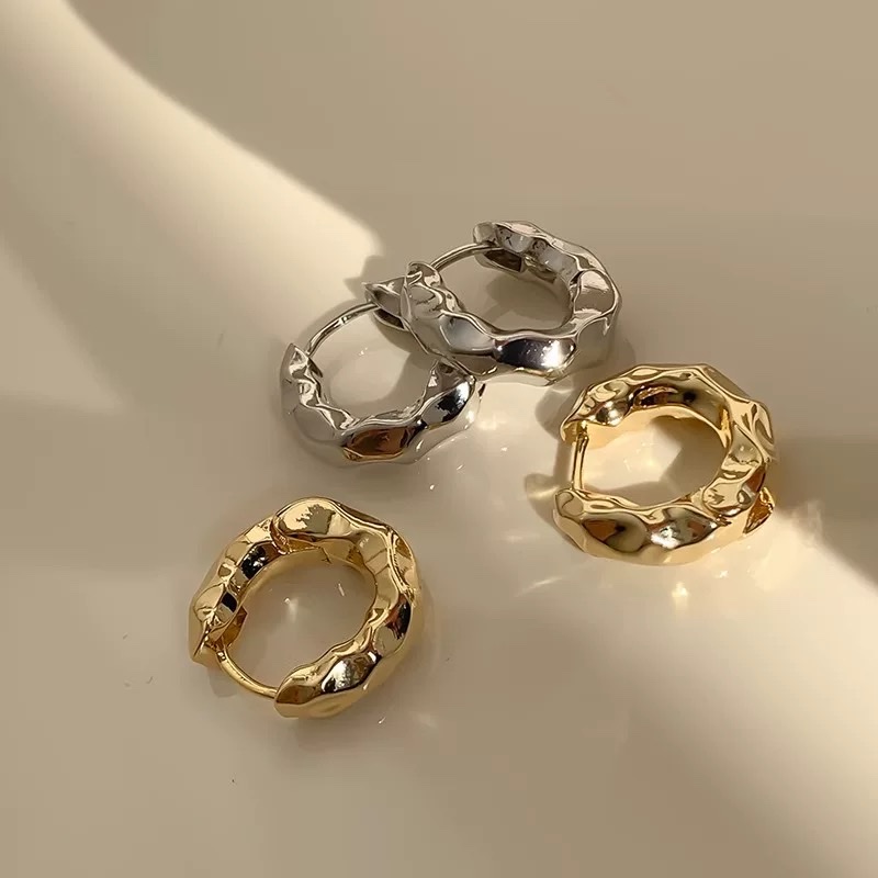 أما بالنسبة للأذنين الصغيرة ذات الحجم الكبير من حيث التصميم Item Picture