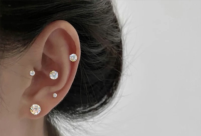 炫彩耳骨钉轻奢高级感精致爆闪彩钻耳钉女时尚个性百搭耳环小众独特气质耳饰
