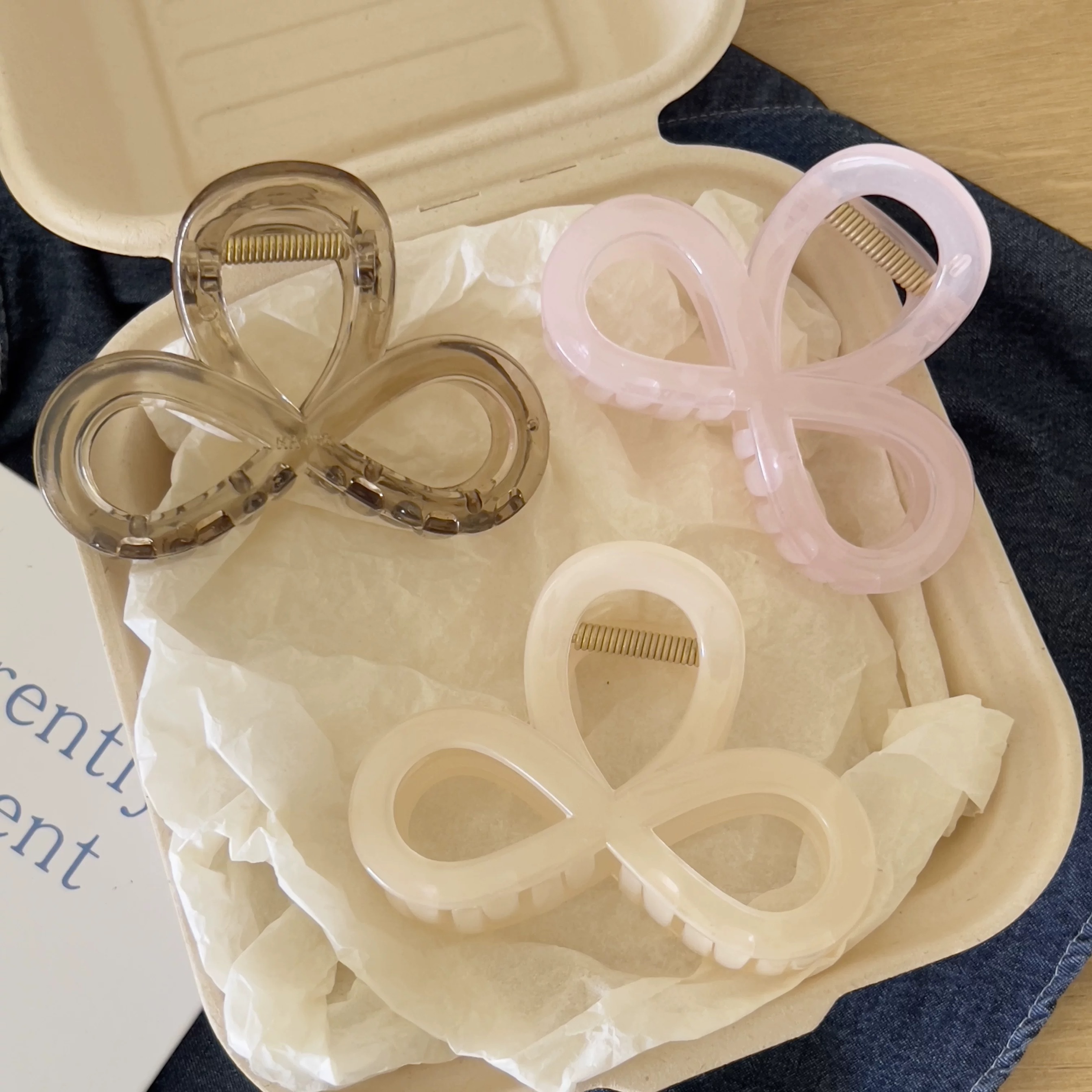 冰透抓夹女夏天2025新款高级感发夹后脑勺高端发量少蝴蝶结鲨鱼夹白底实物图