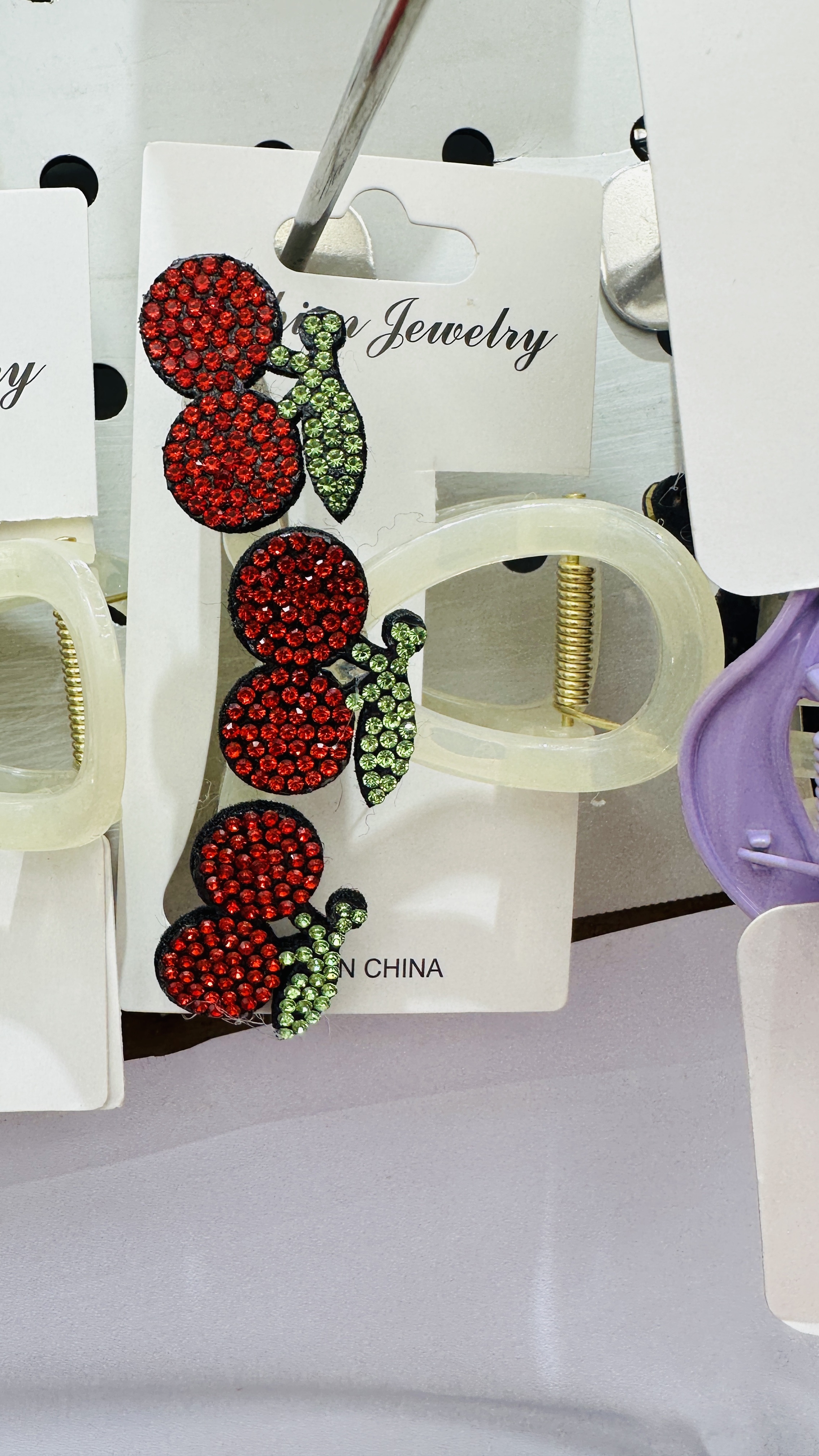 亚克力饰品儿童发饰 发夹头饰 精美可爱 环保材质 不伤发质 安全耐用发夹白底实物图