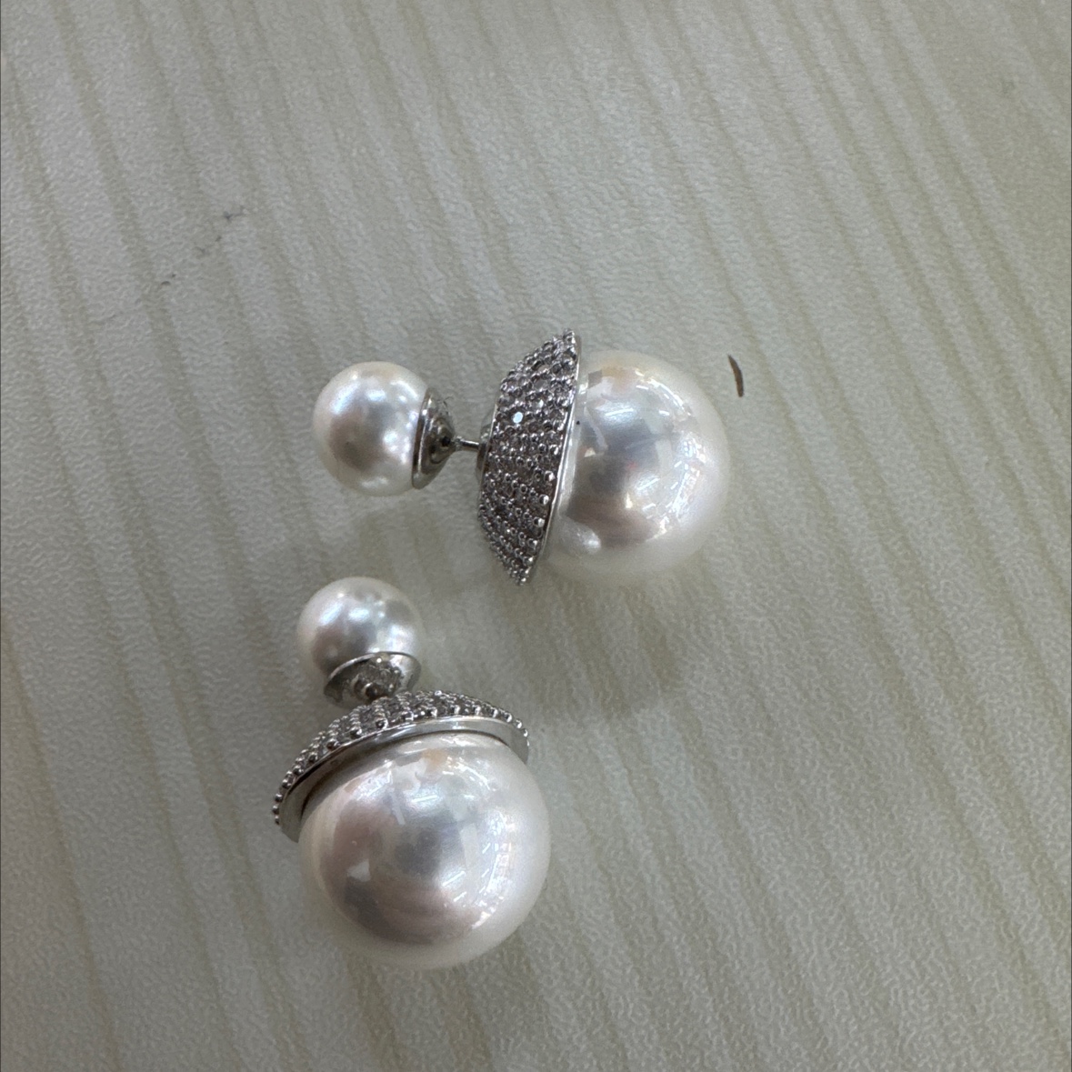 烧焊工艺珍珠耳环 优雅饰品 精致耳饰 时尚女士简约大气耳环设计细节图