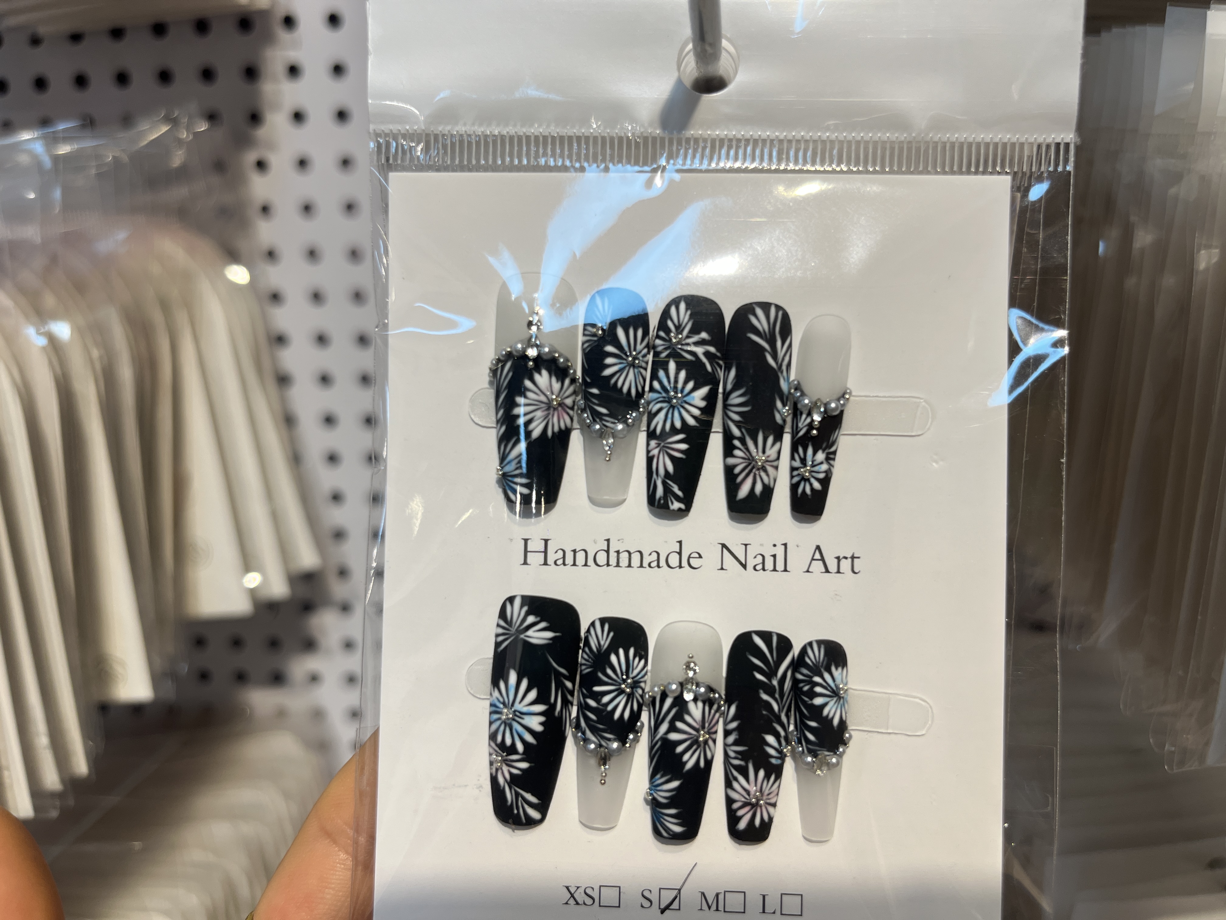 Pure handcrafted nail art, hand-painted nail art, ethnic style nail art, Chinese style nail art, wearable nail, finished wearable nail Application Scenario