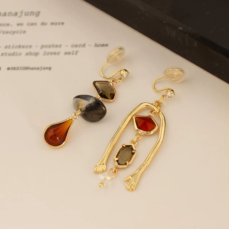 Artistic asymmetrical geometric earrings, niche design sense earrings, retro style, no ear holes, mosquito-repellent incense plate ear clips detail image 3