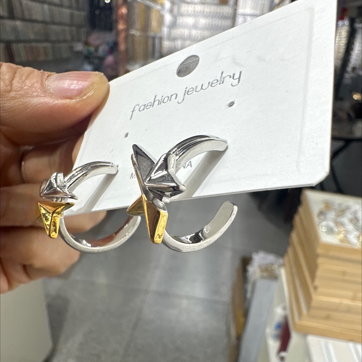 高级感耳饰 简约时尚女士饰品 精致耳环礼物赠品产品图