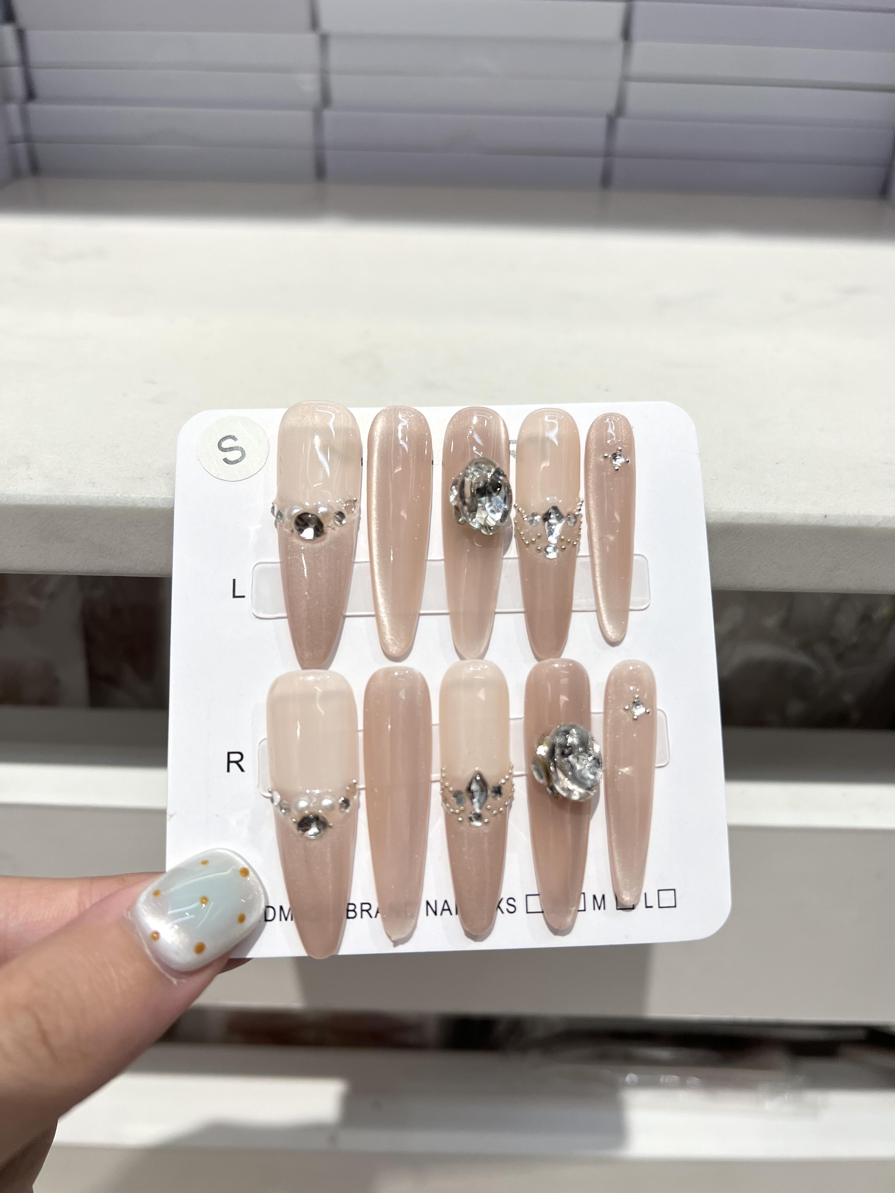 Fashionable wearable nail tips are essential for manicure. Wearable nail tips are finished manicure products. Wearable nail tips can easily create a new trend in manicure