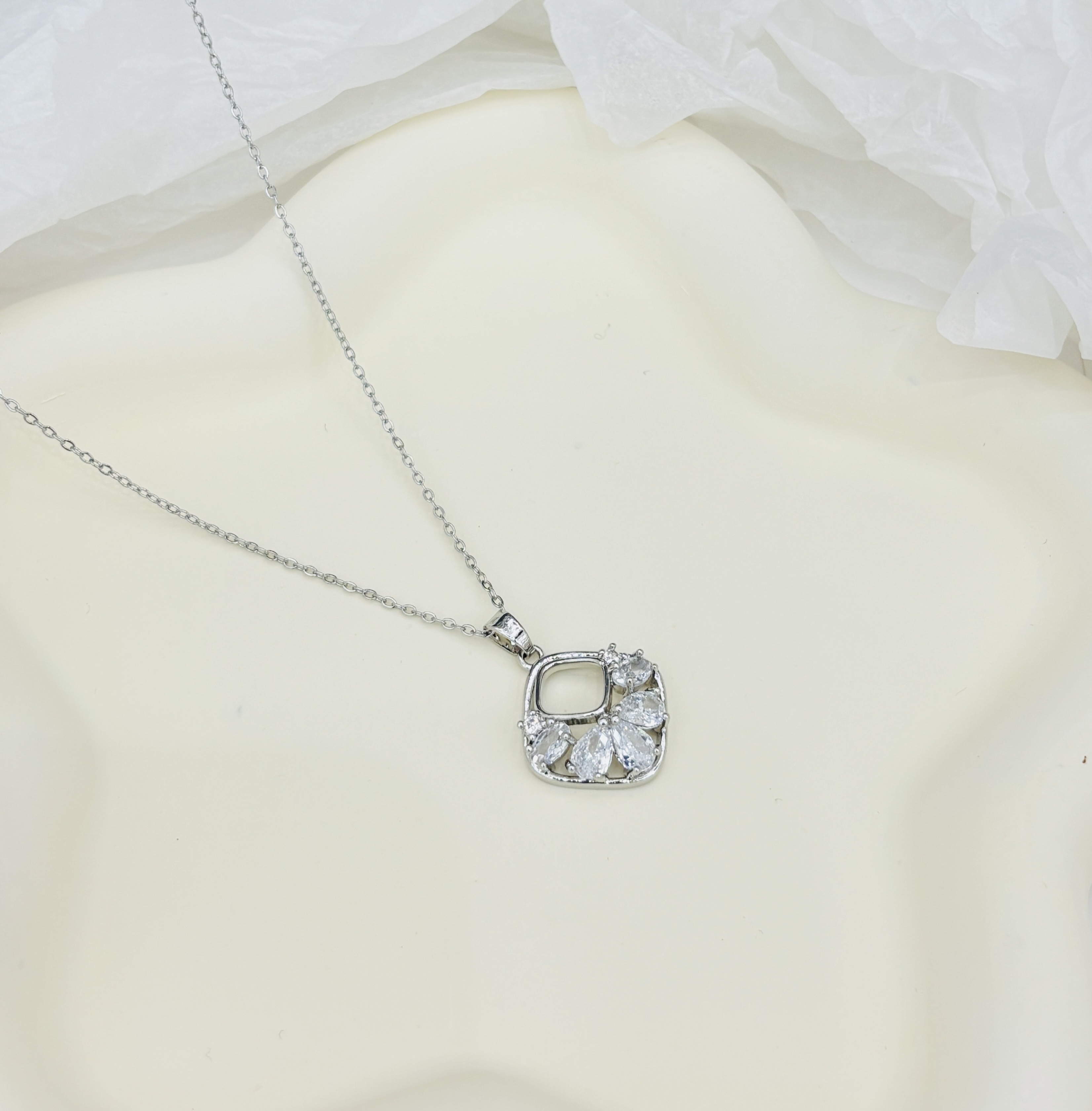 跨境电商速卖通四叶草铜锆石微镶项链欧美日韩风轻奢风项链