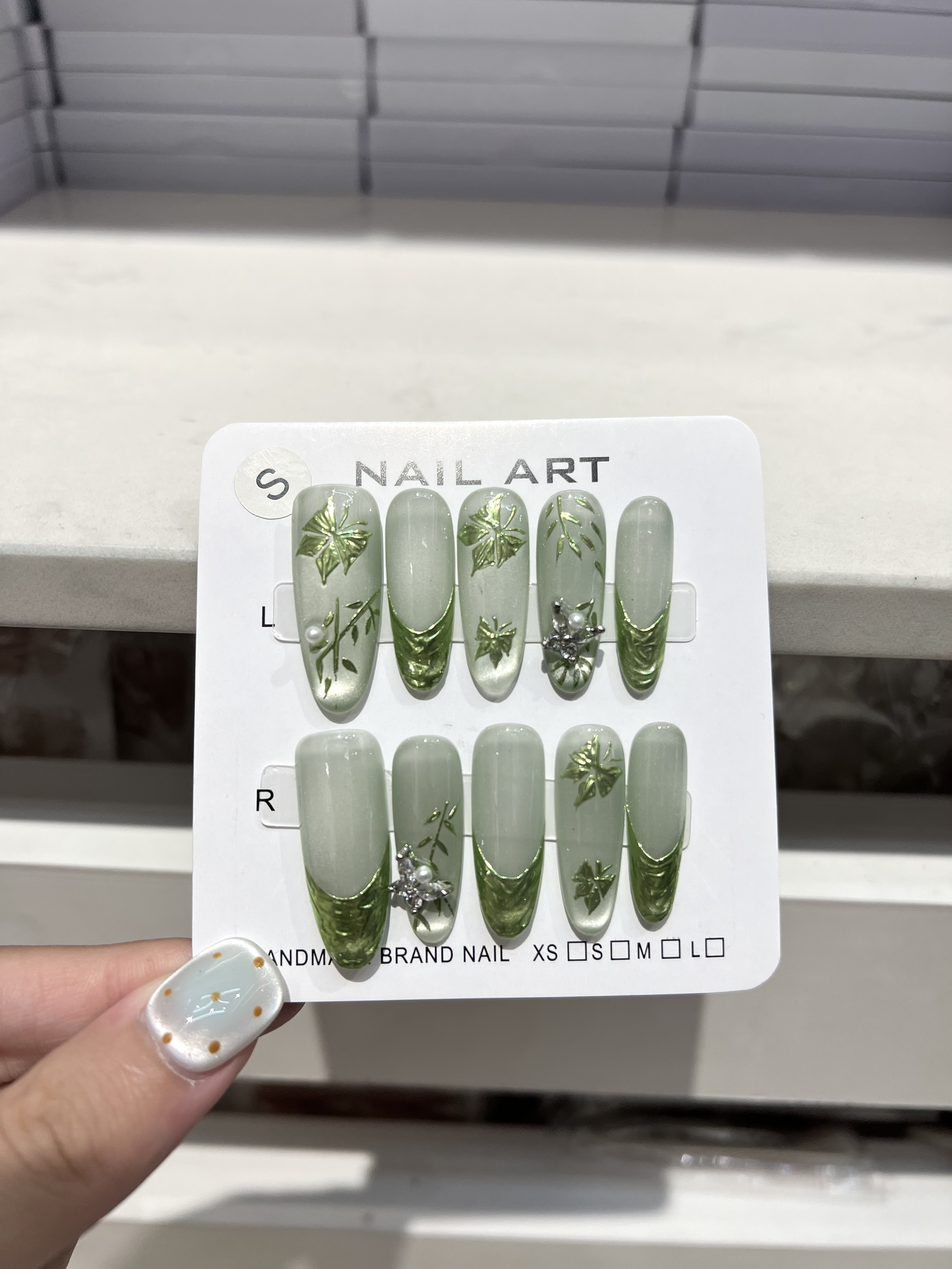 Fashionable wearable nails, essential for manicure, wearable nail plates, manicure tools, finished wearable nails, manicure art, hand care