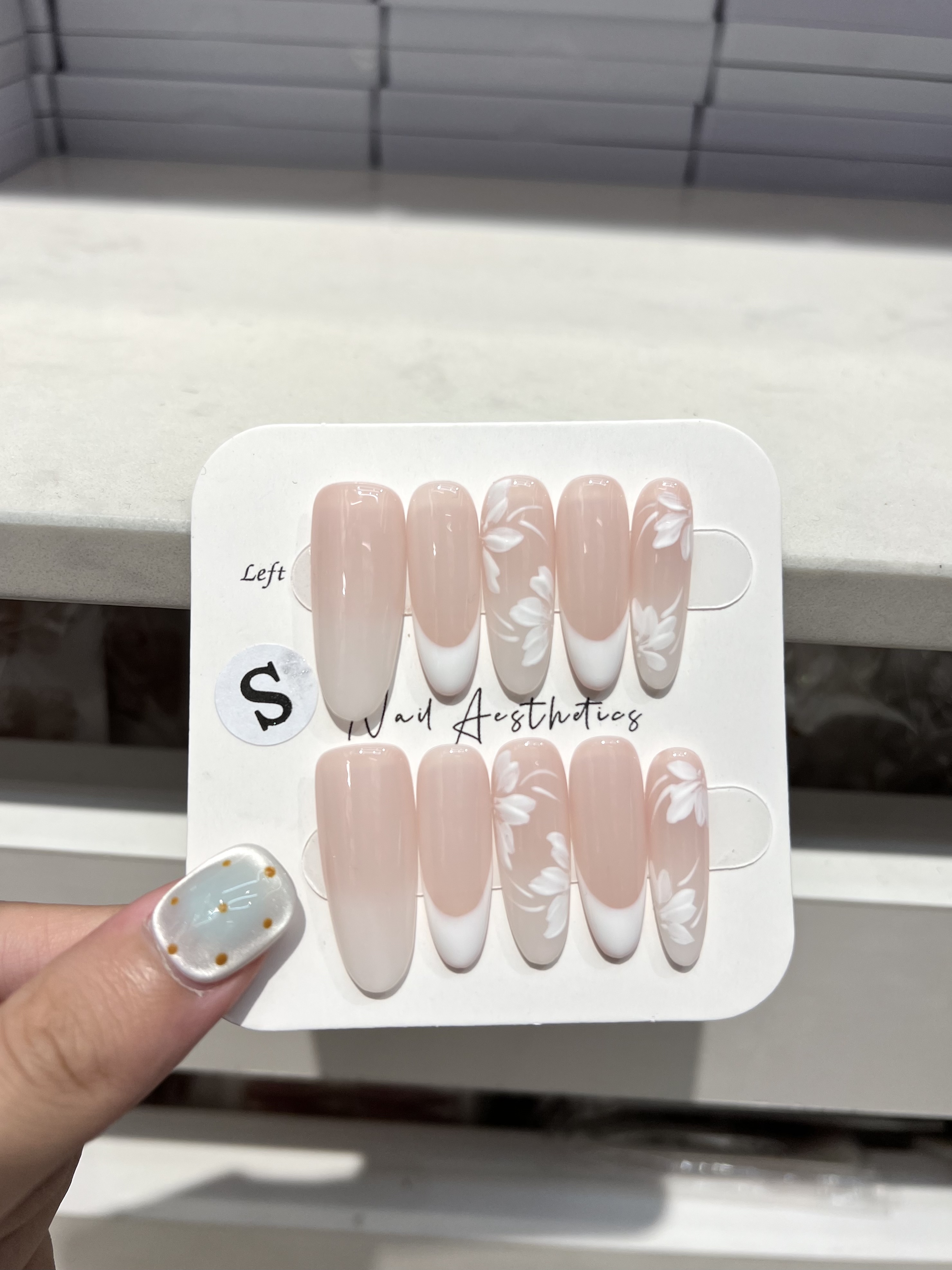 Fashionable wearable nail art product, wearable nail plate set, one-time wear, quick and convenient for the client, handcrafted exquisite new nail art style