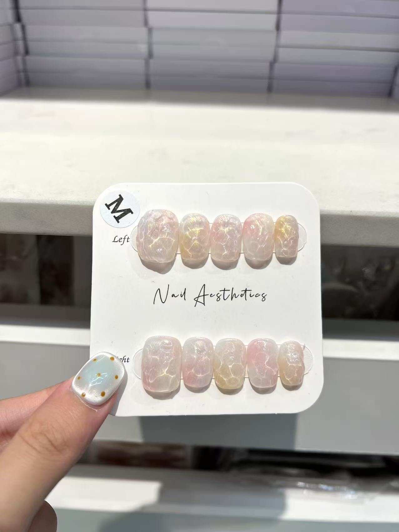 Fashionable wearable nail tips are essential for manicure. This set of wearable nail pieces is a new trend for quick and convenient manicure for the client