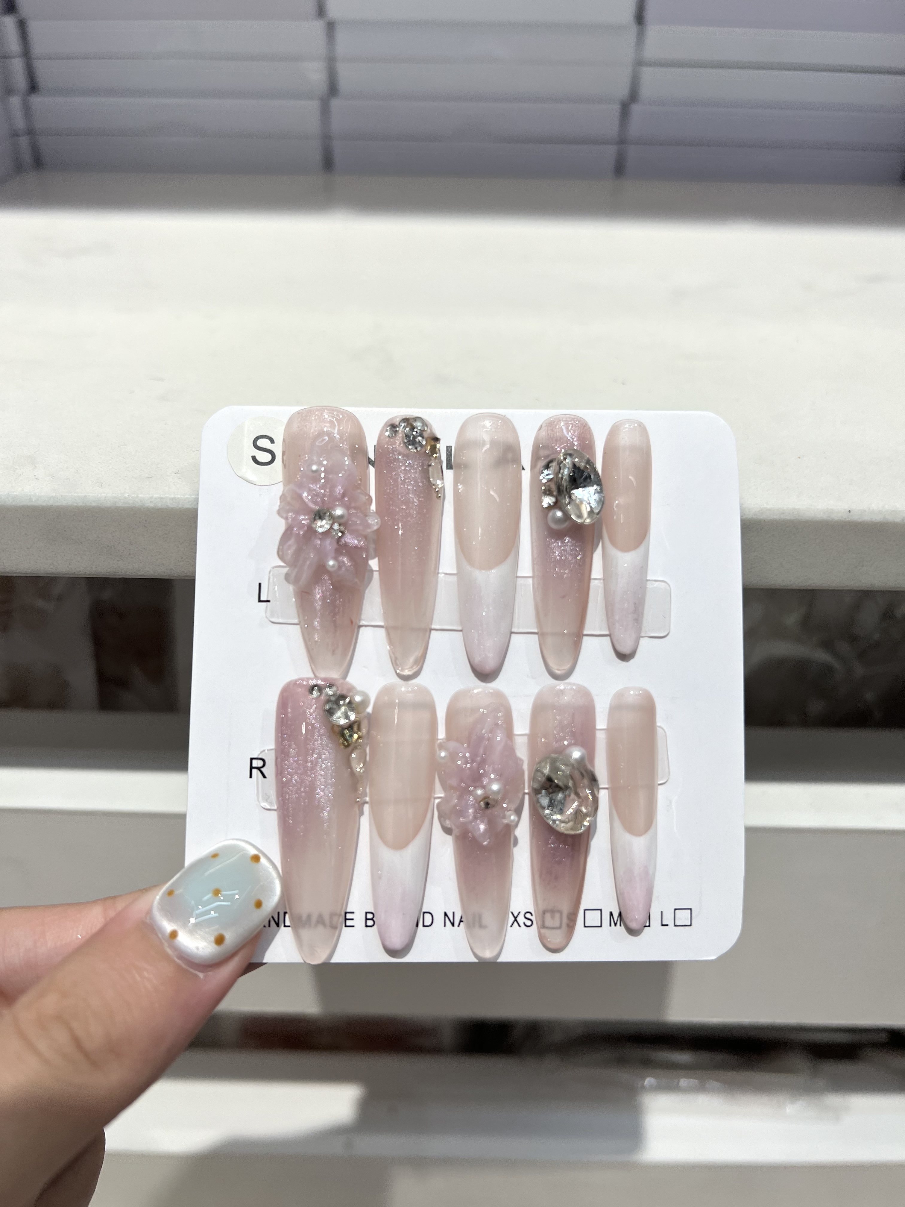 Fashionable wearable nail art set, wearable nail plate finished product set, disposable wearable nail art tools, convenient and fast