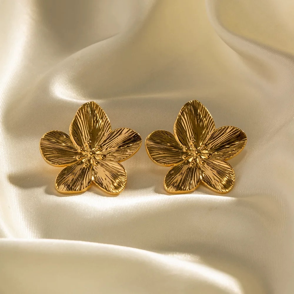 French court style matte retro gold stainless steel flower metal stud earrings, high-end design sense earrings, high-end sense earrings, elegant and refined accessories, simple and fashionable earrings, women's earrings, earrings, accessories, earrings Specification image