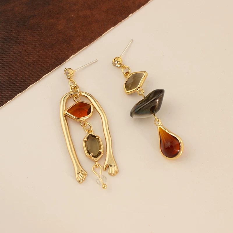 Artistic asymmetrical geometric earrings, niche design sense earrings, retro style, no ear holes, mosquito-repellent incense plate ear clips detail image 2