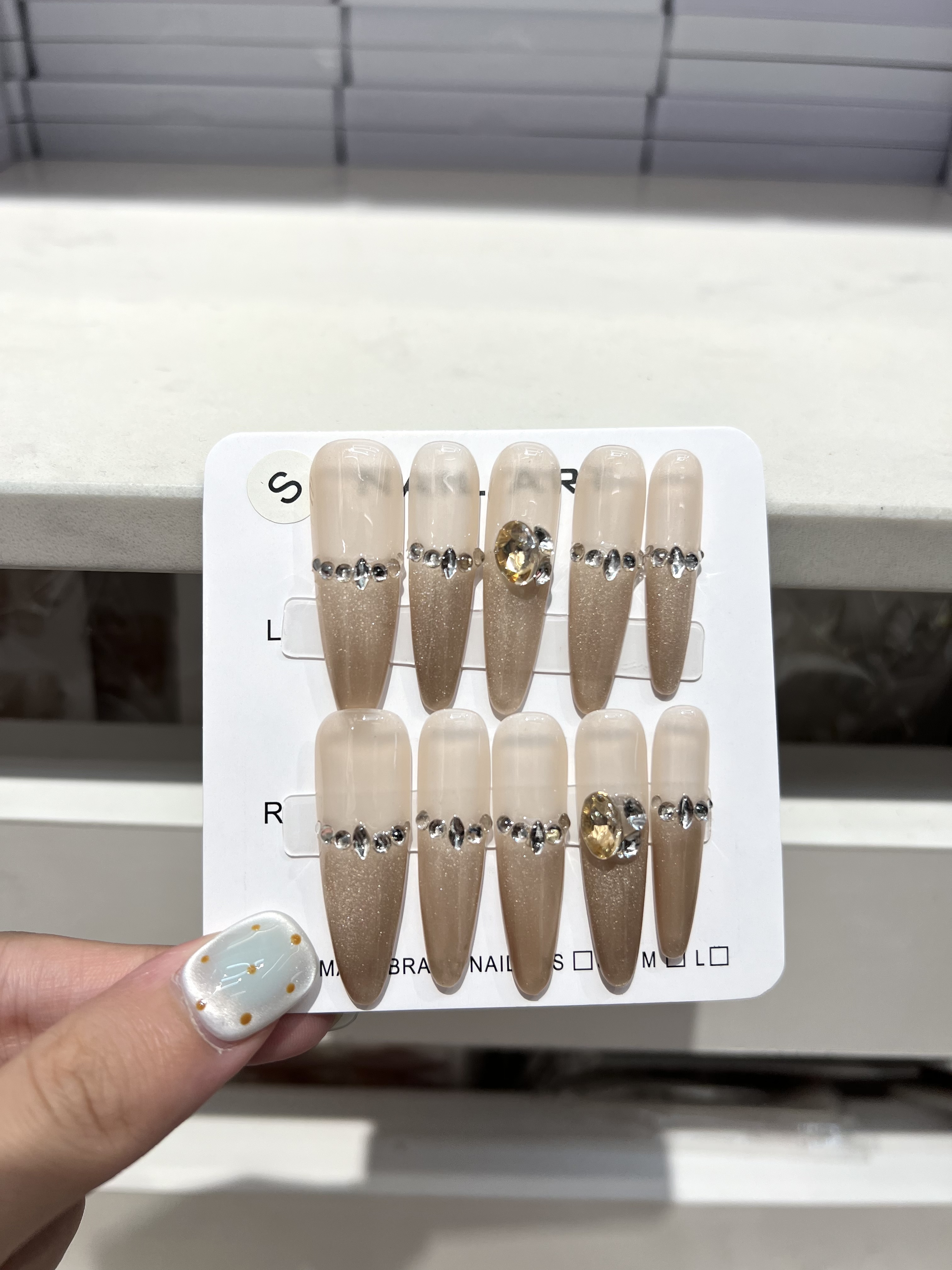 Fashionable wearable nail art products, wearable nail pieces, handcrafted exquisite nail art, wearable nail accessories