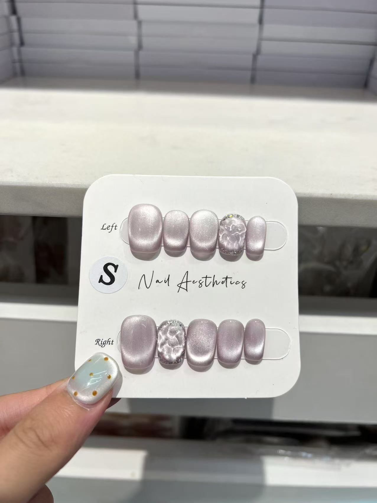 Fashionable wearable nail art, wearable nail pieces. Easily own wearable nail art products and quickly become beautiful
