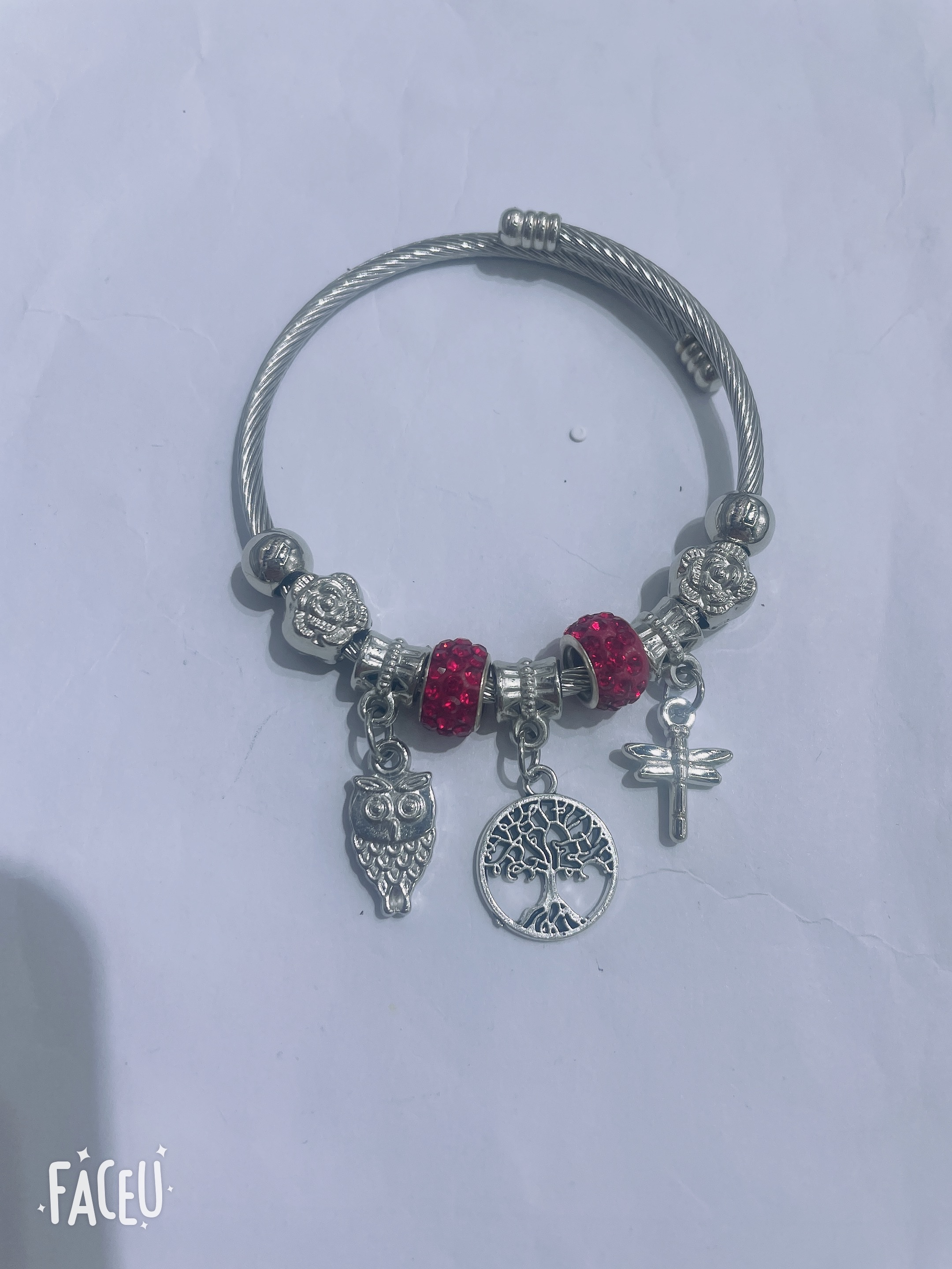 潘多拉钢圈手镯，时尚简约，款式新颖独特设计，热销欧美中东，欢迎客户们选购。产品图