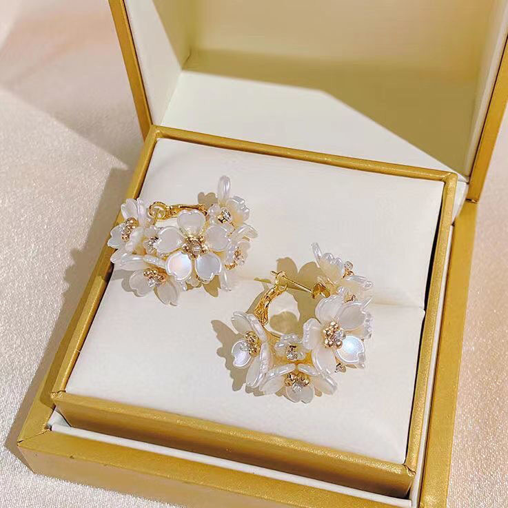 法式银针超仙复古花朵新款轻奢高级时尚耳饰耳环设计气质饰品耳钉耳饰白底实物图