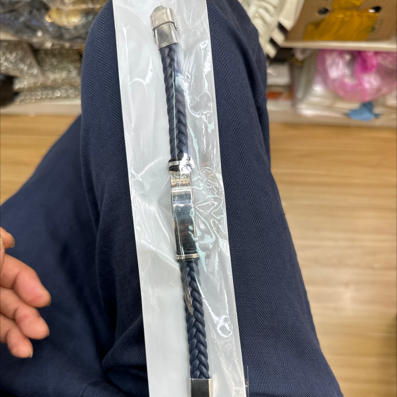 不绣钢皮手镯2025年流行趋势元素，设计理念新颖独特别致，光面简约工艺精细细腻时尚