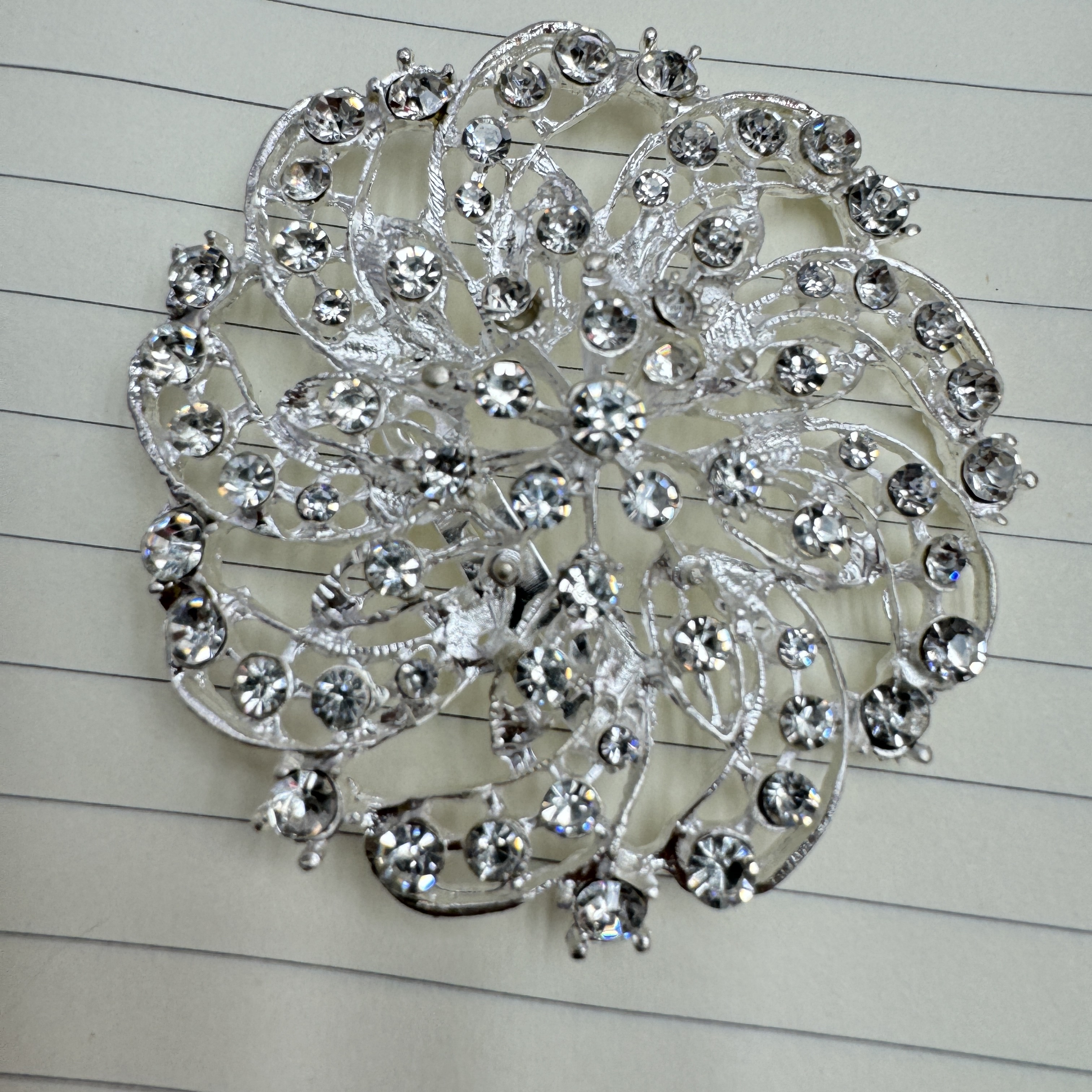 爆款促销镀银胸针水钻花朵圆圈胸针现货销售细节图