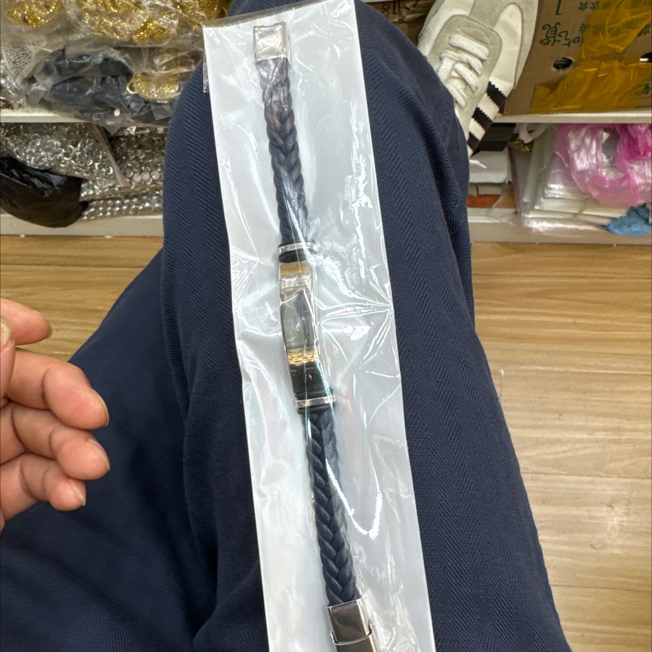 不绣钢皮手镯2025年流行趋势元素，设计理念新颖独特别致，光面简约工艺精细细腻时尚产品图