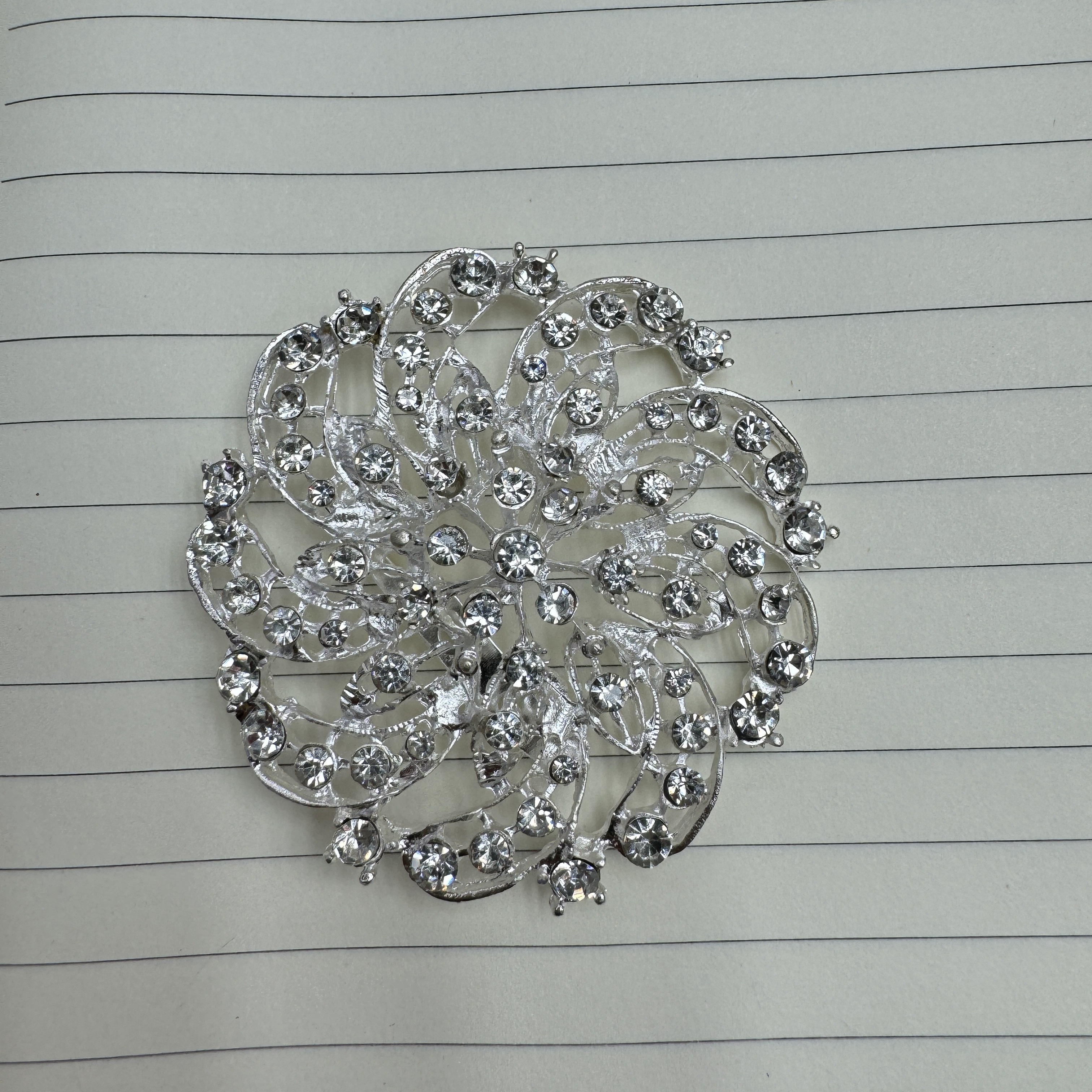 爆款促销镀银胸针水钻花朵圆圈胸针现货销售